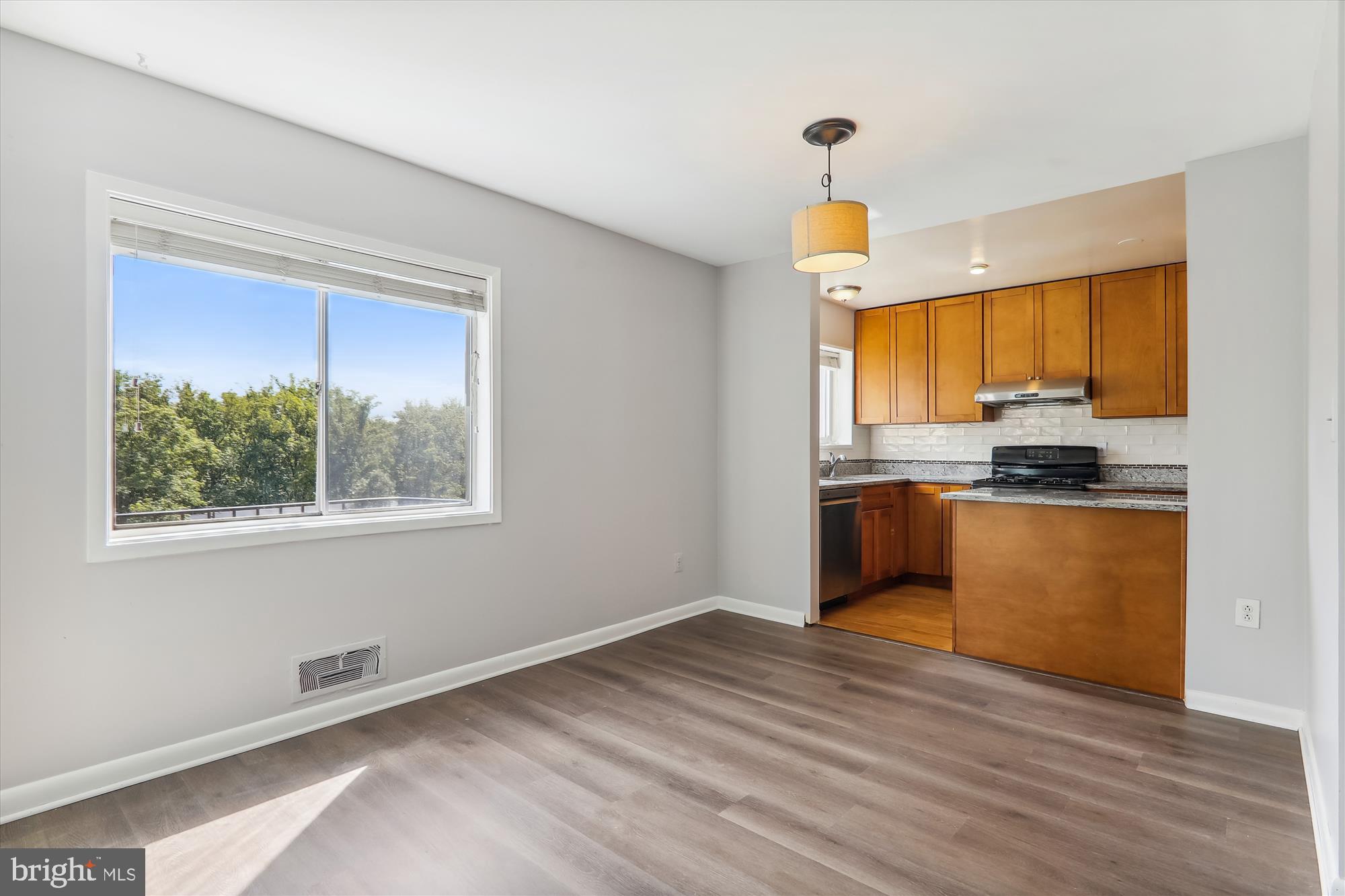 PARKSIDE CONDOMINIUMS - Residential Lease