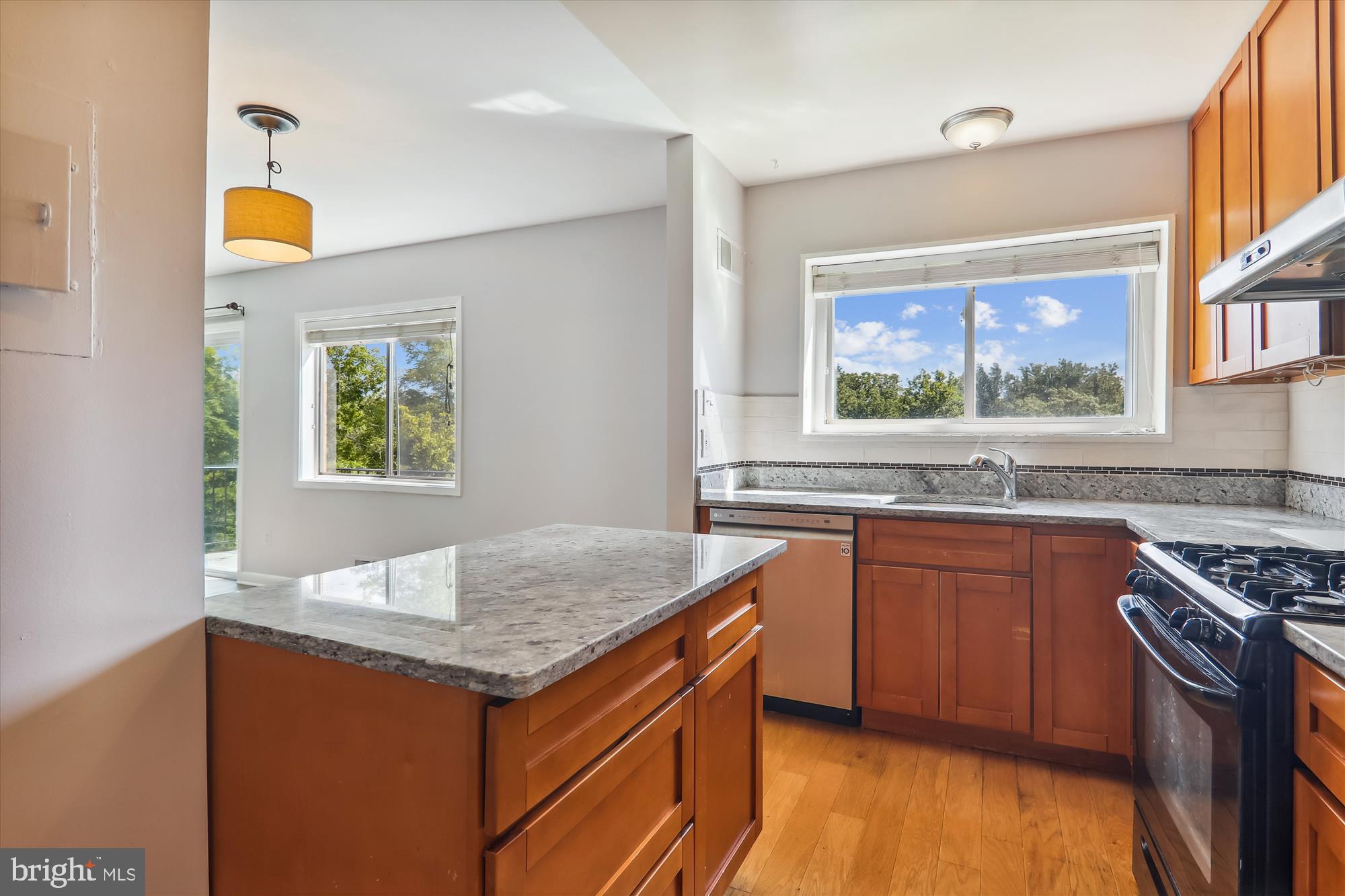 PARKSIDE CONDOMINIUMS - Residential Lease