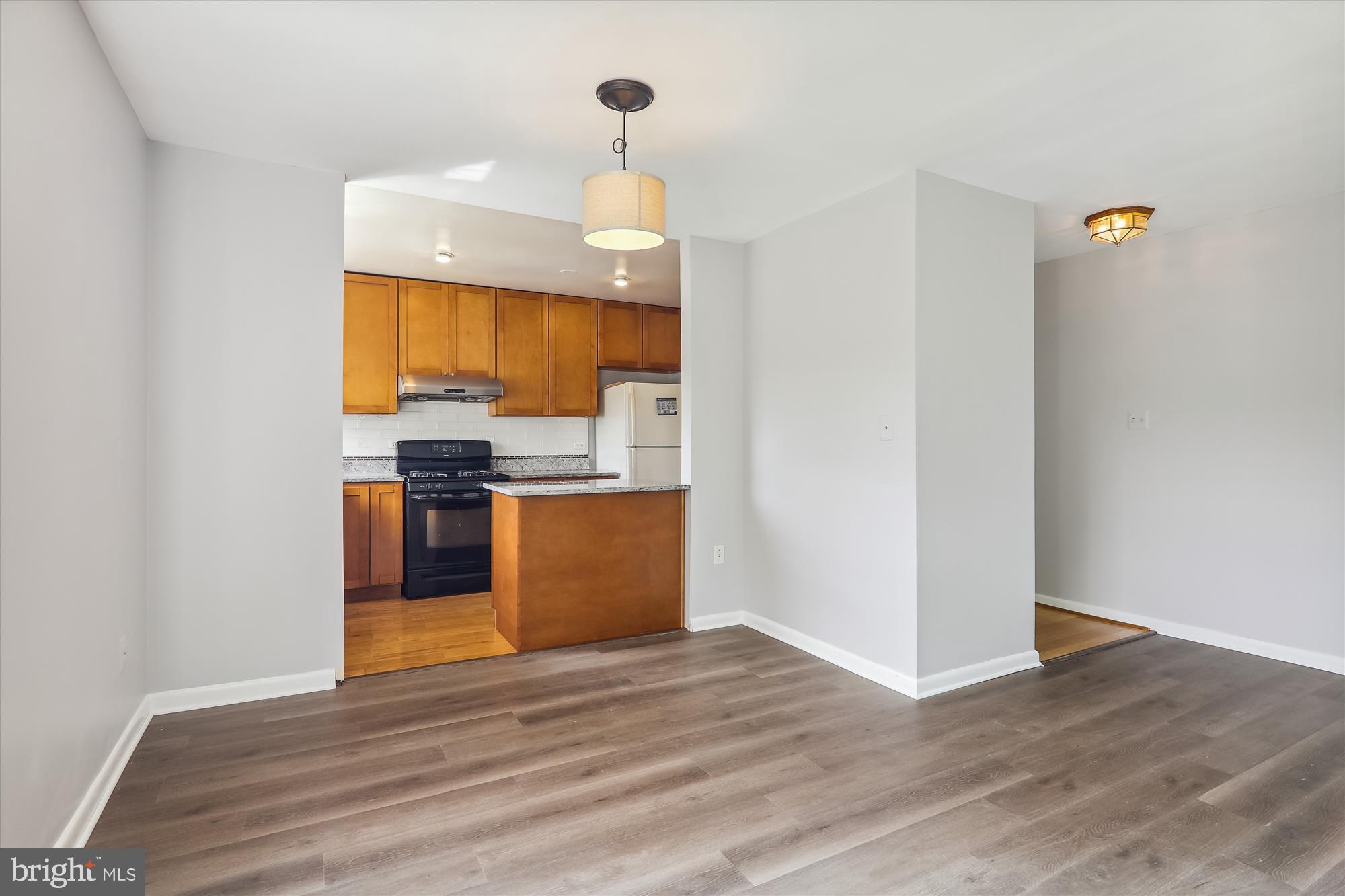 PARKSIDE CONDOMINIUMS - Residential Lease