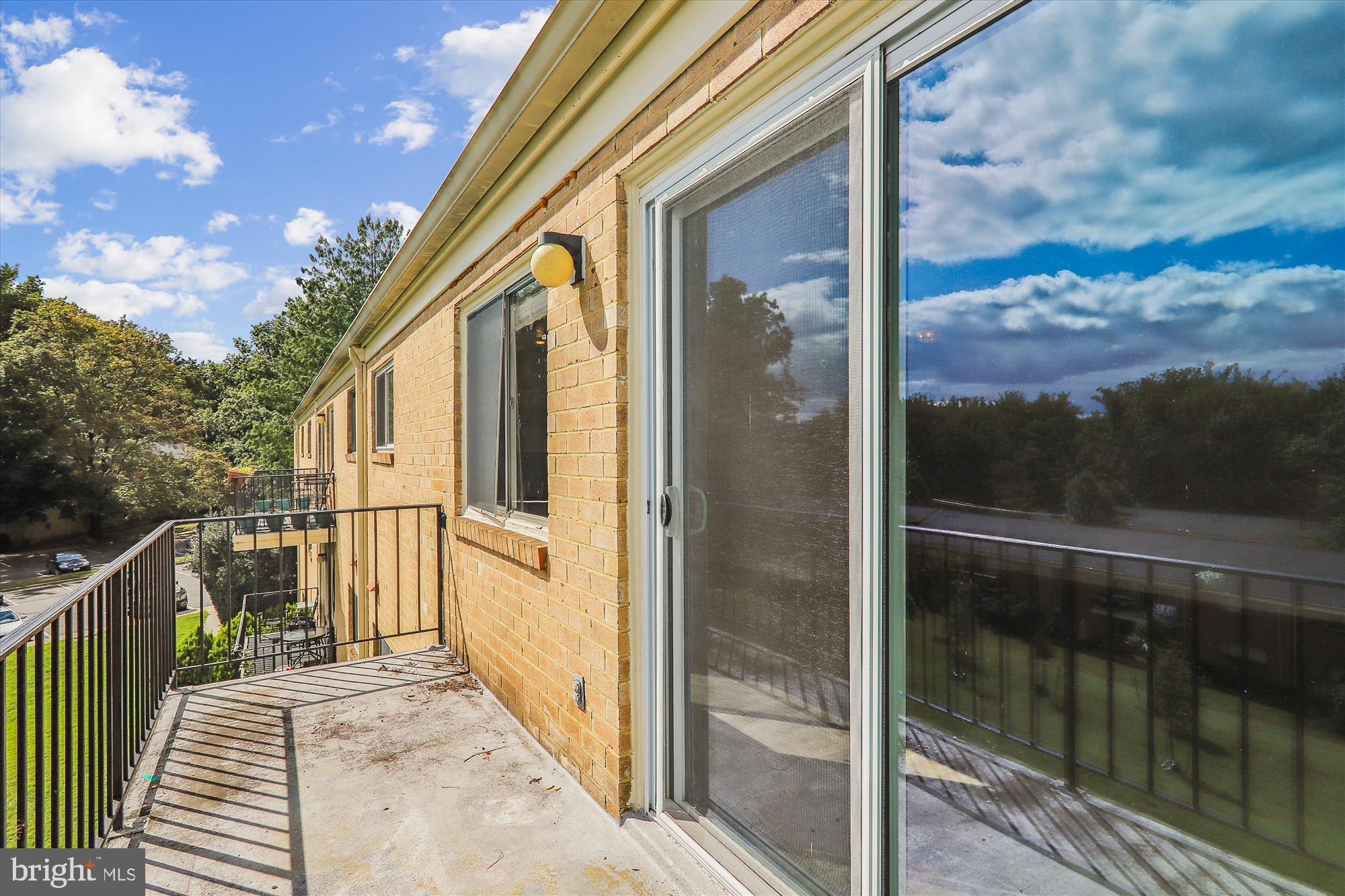 PARKSIDE CONDOMINIUMS - Residential Lease