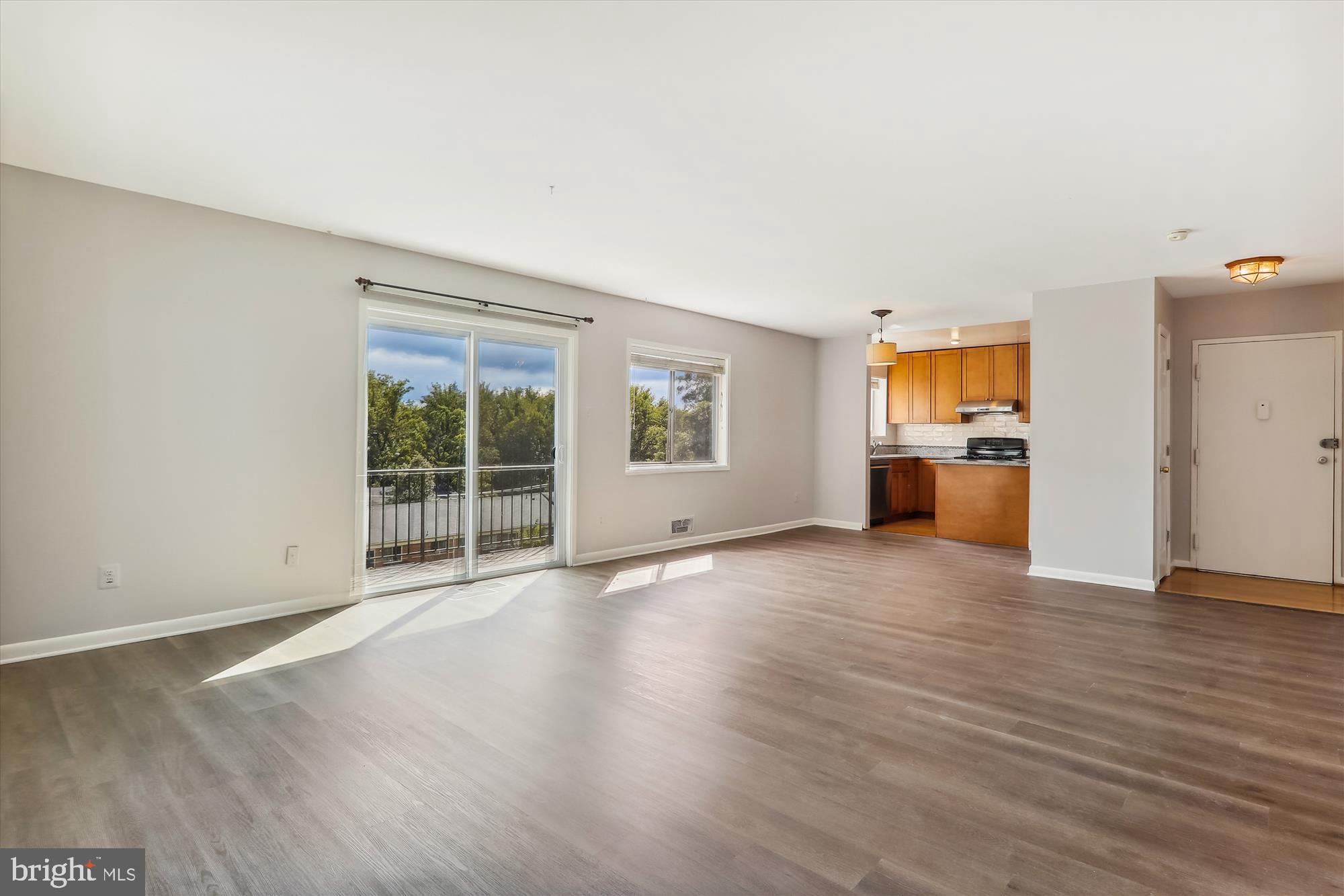 PARKSIDE CONDOMINIUMS - Residential Lease