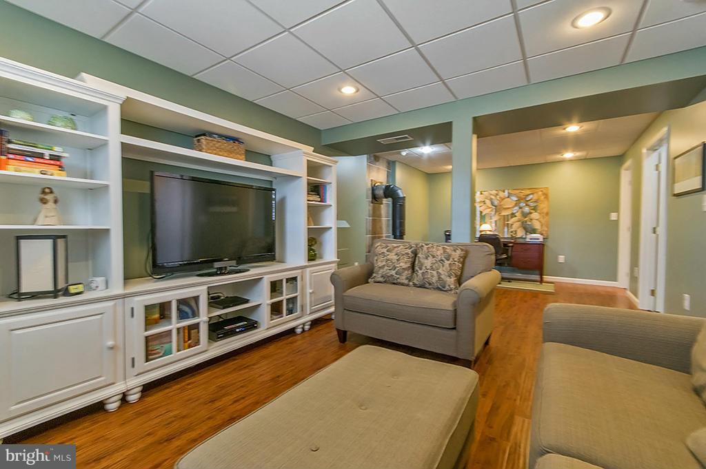 SPRING HILL - Residential