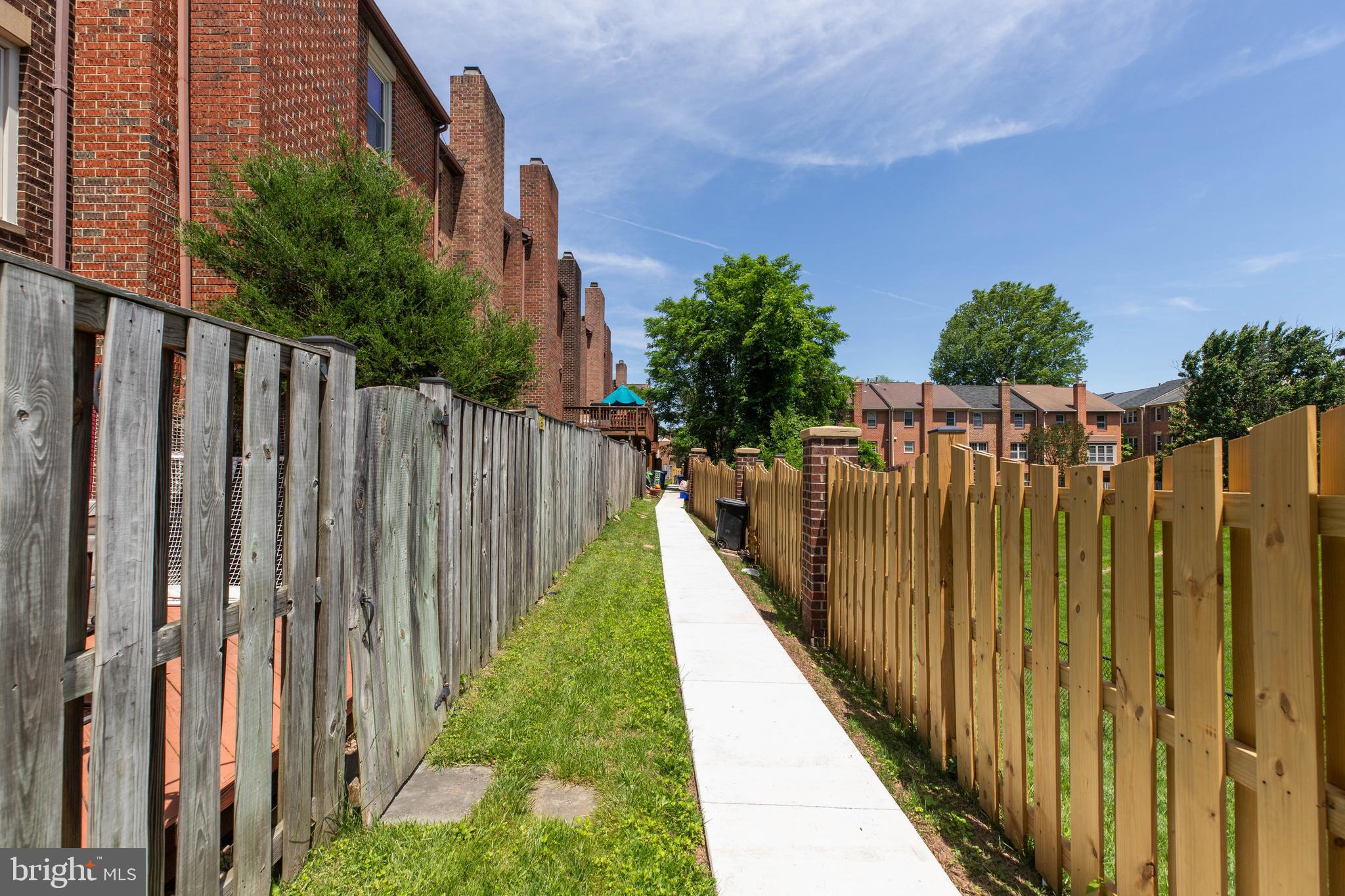 OAKTON VILLAGE - Residential Lease