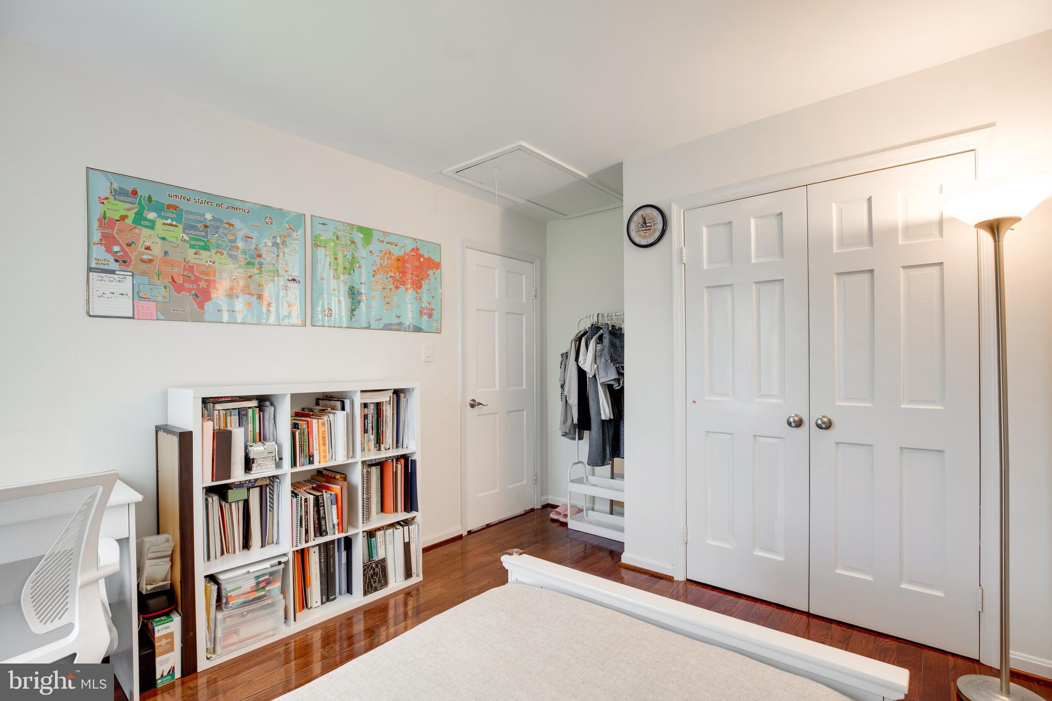 OAKTON VILLAGE - Residential Lease