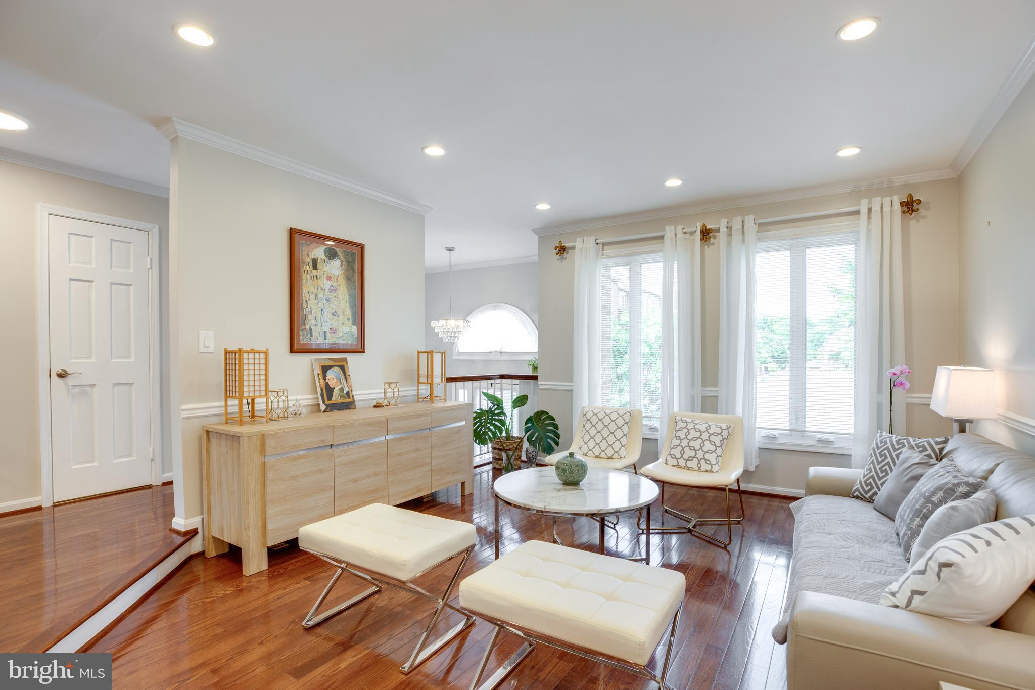 OAKTON VILLAGE - Residential Lease