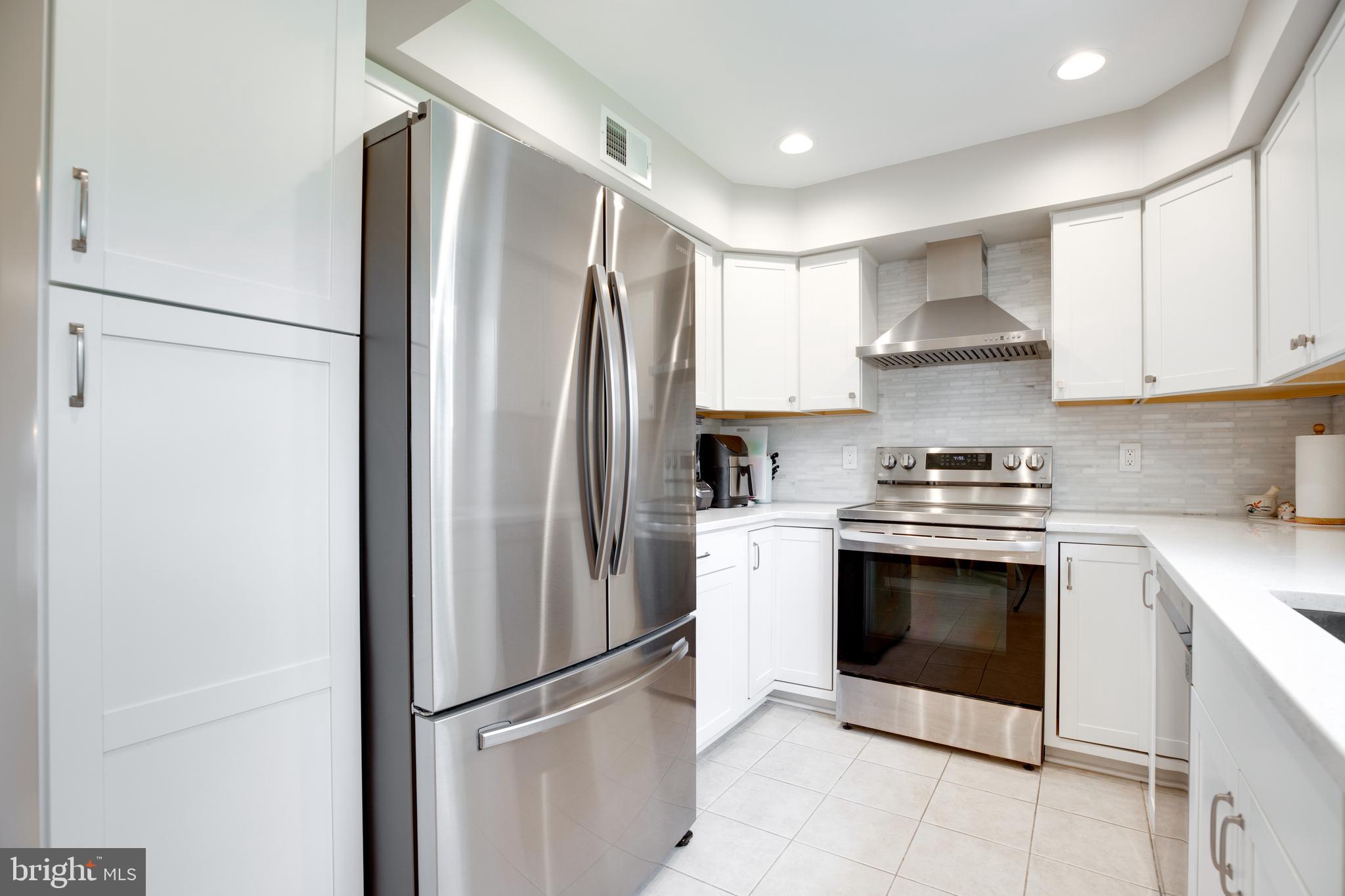 OAKTON VILLAGE - Residential Lease