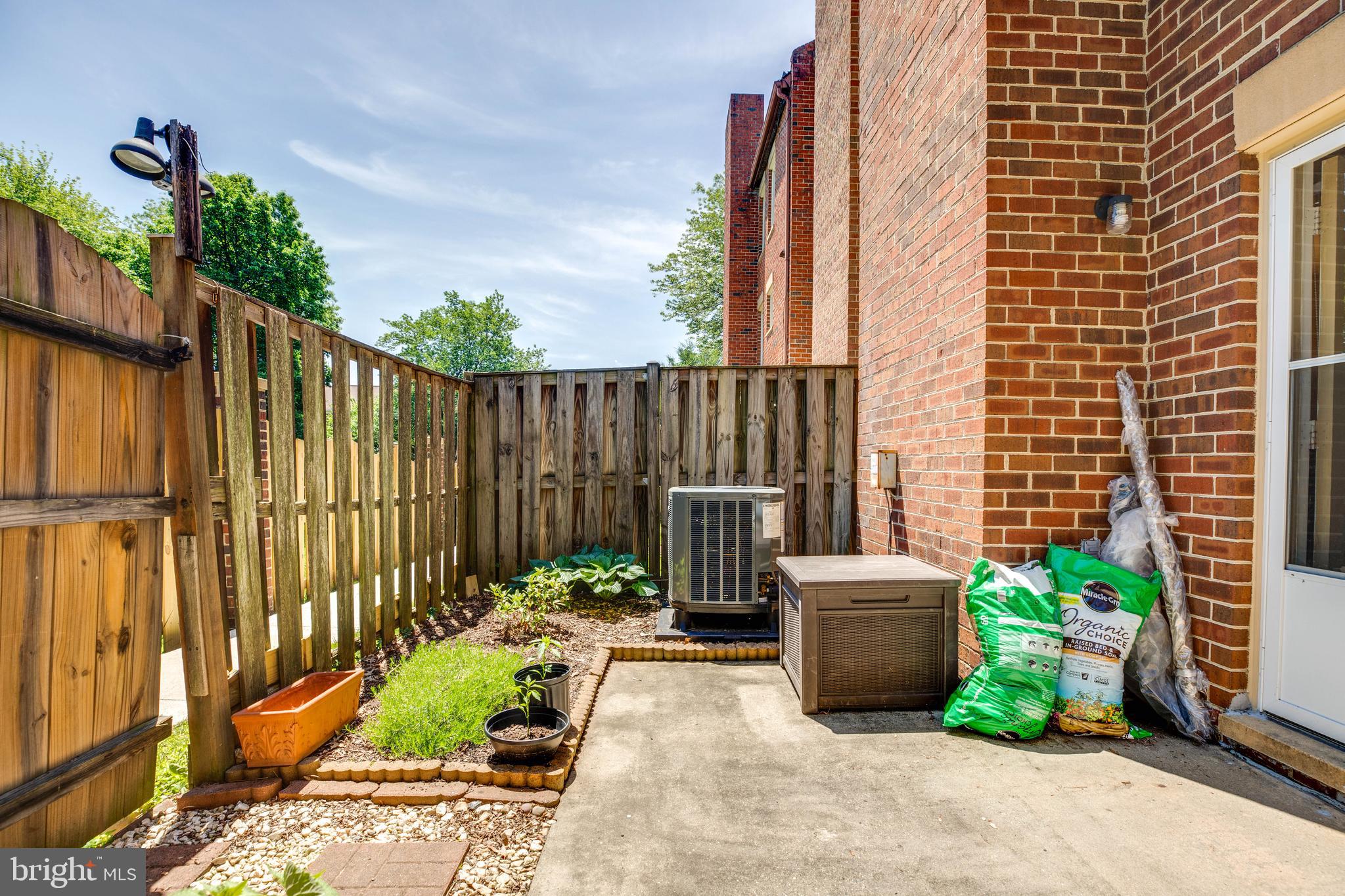 OAKTON VILLAGE - Residential Lease