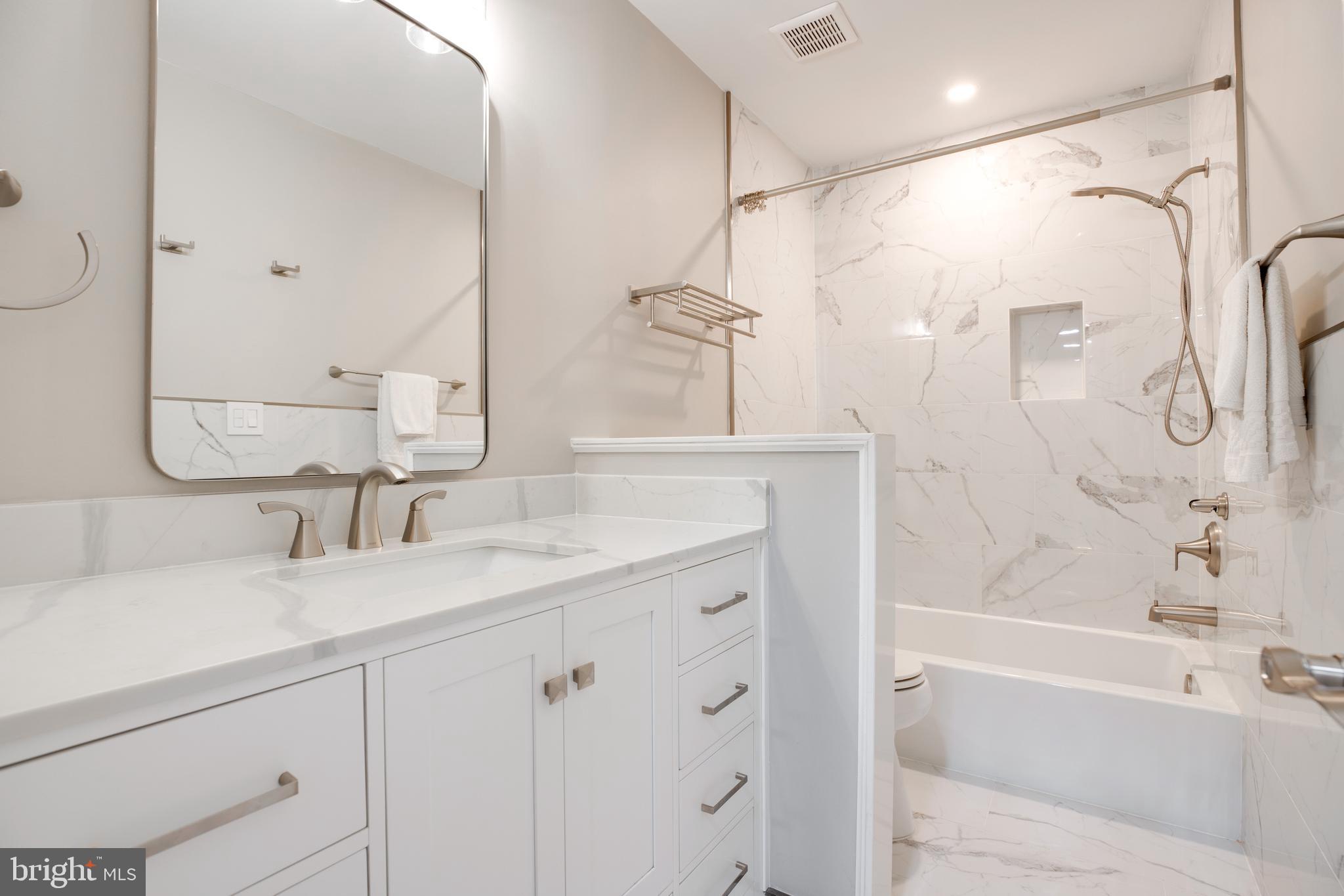 OAKTON VILLAGE - Residential Lease