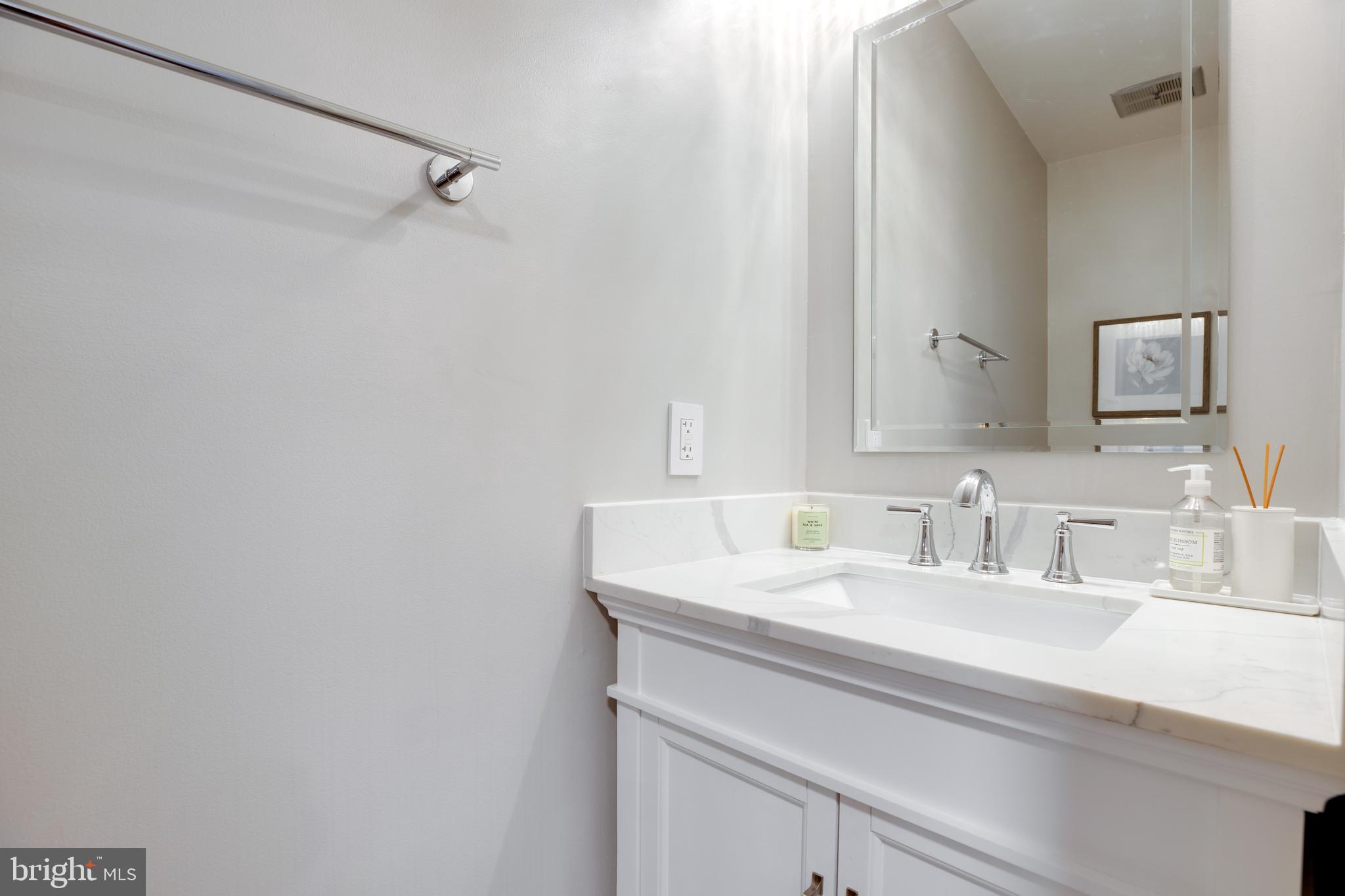 OAKTON VILLAGE - Residential Lease