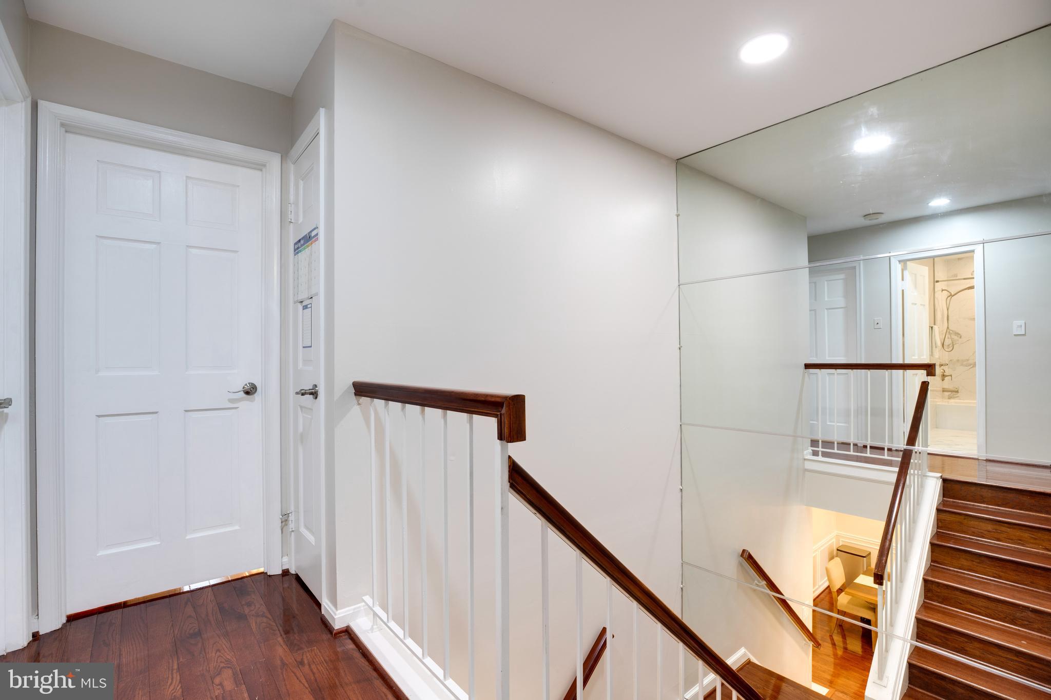 OAKTON VILLAGE - Residential Lease