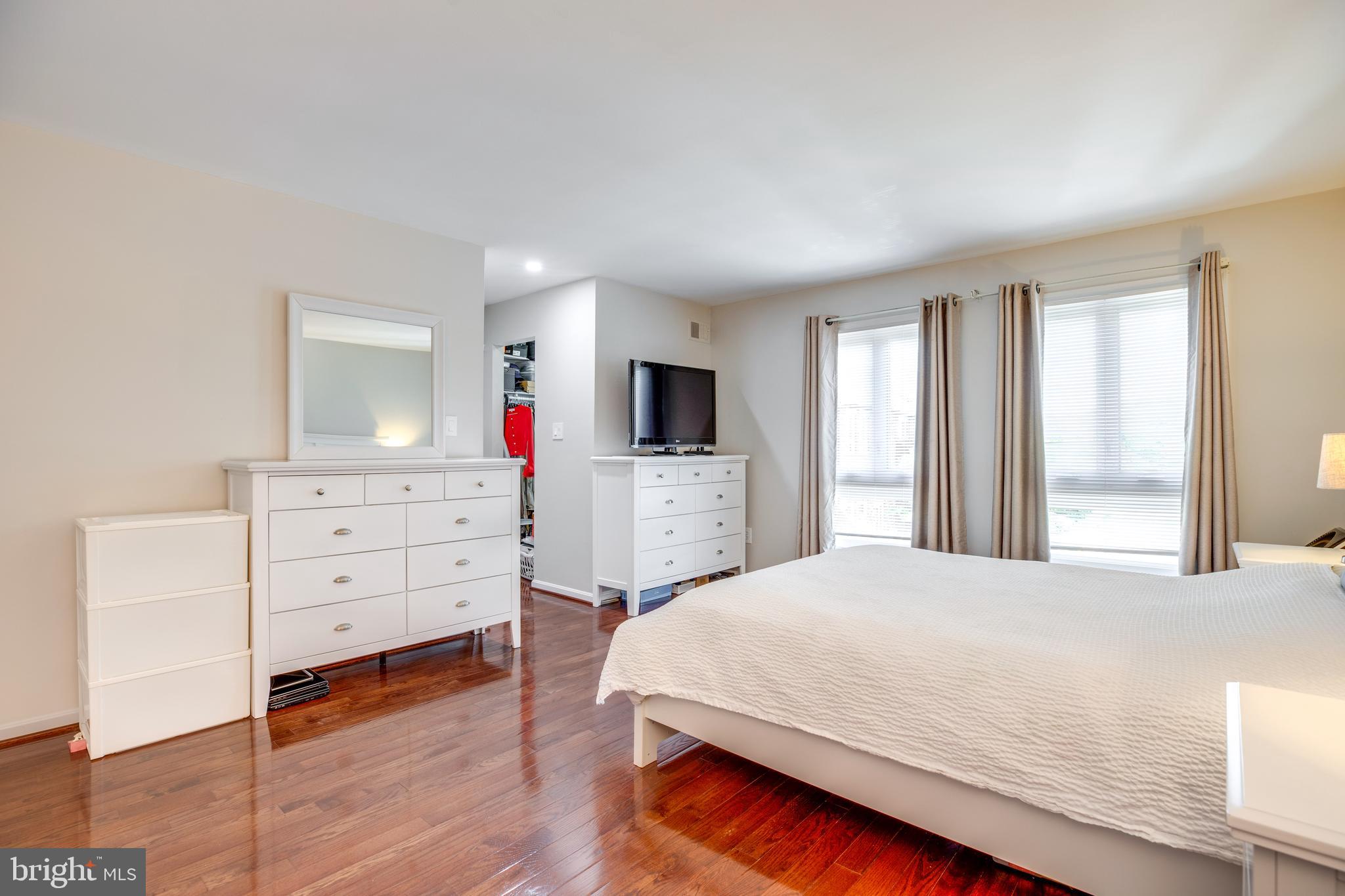 OAKTON VILLAGE - Residential Lease