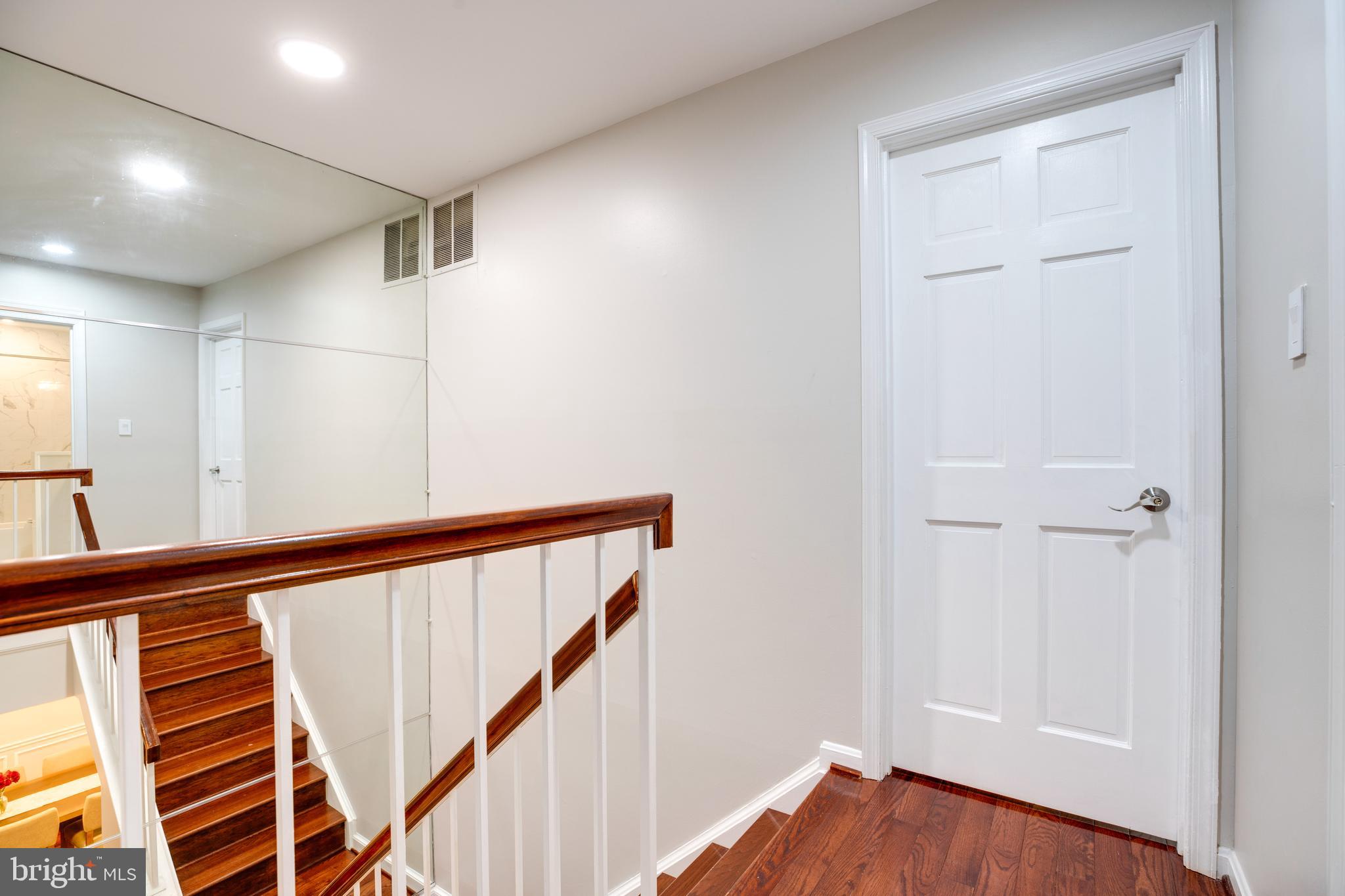 OAKTON VILLAGE - Residential Lease