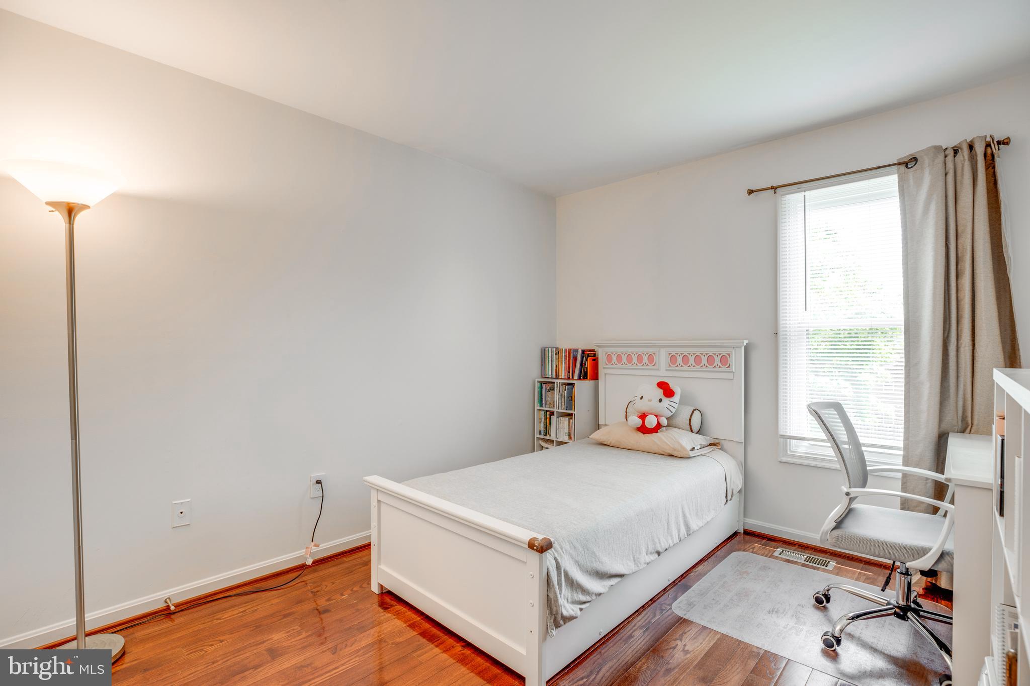 OAKTON VILLAGE - Residential Lease