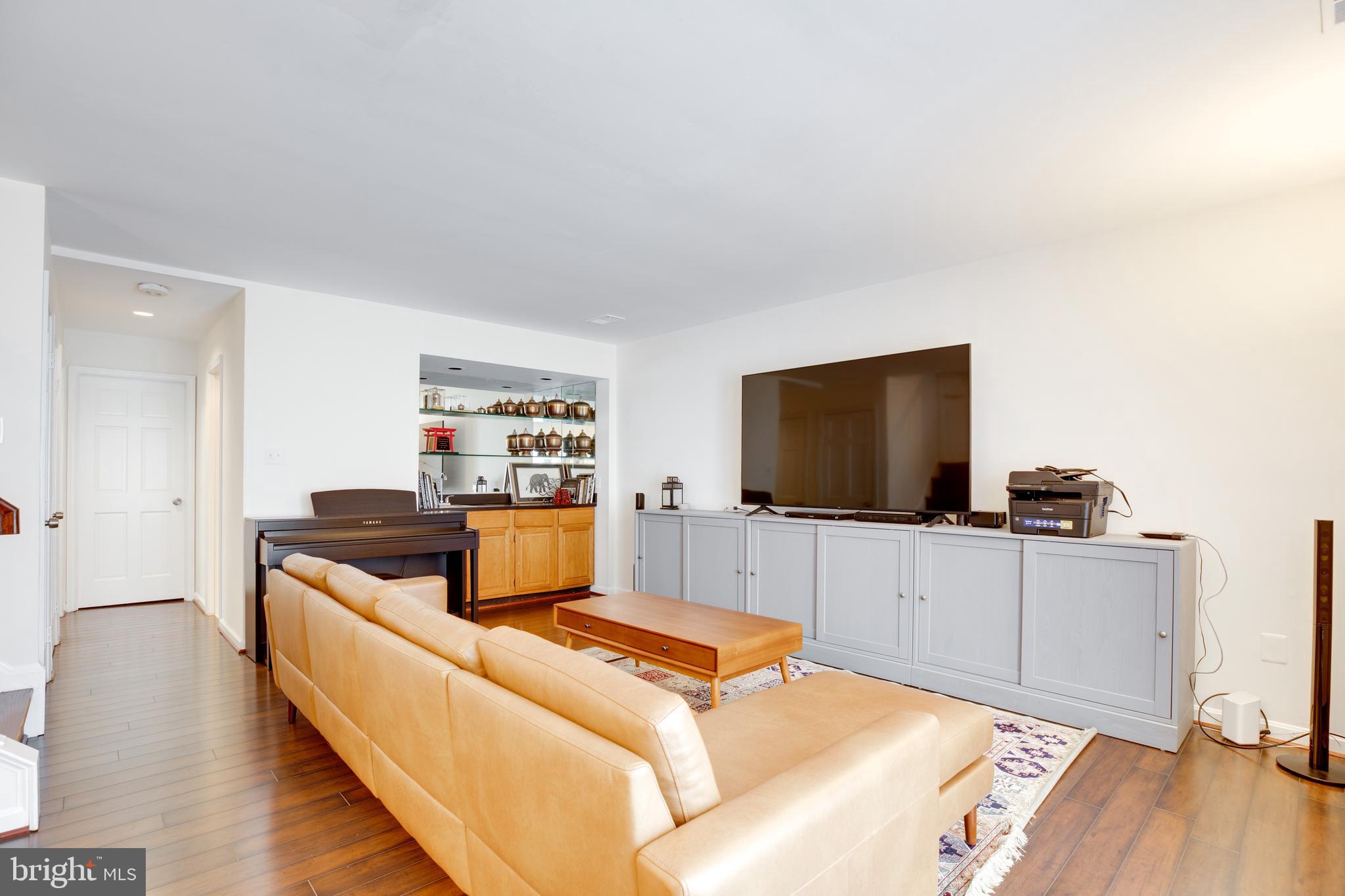 OAKTON VILLAGE - Residential Lease