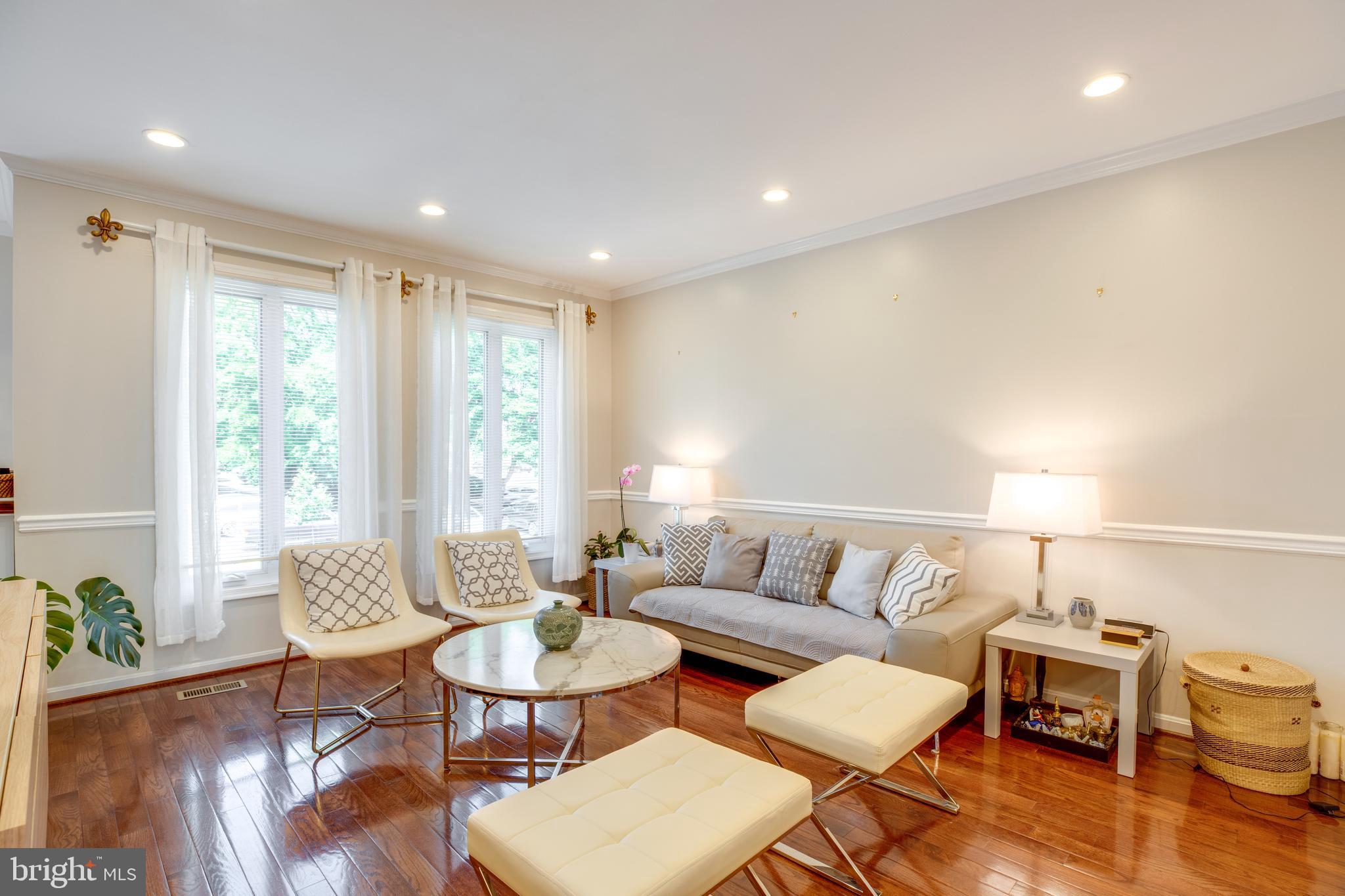 OAKTON VILLAGE - Residential Lease