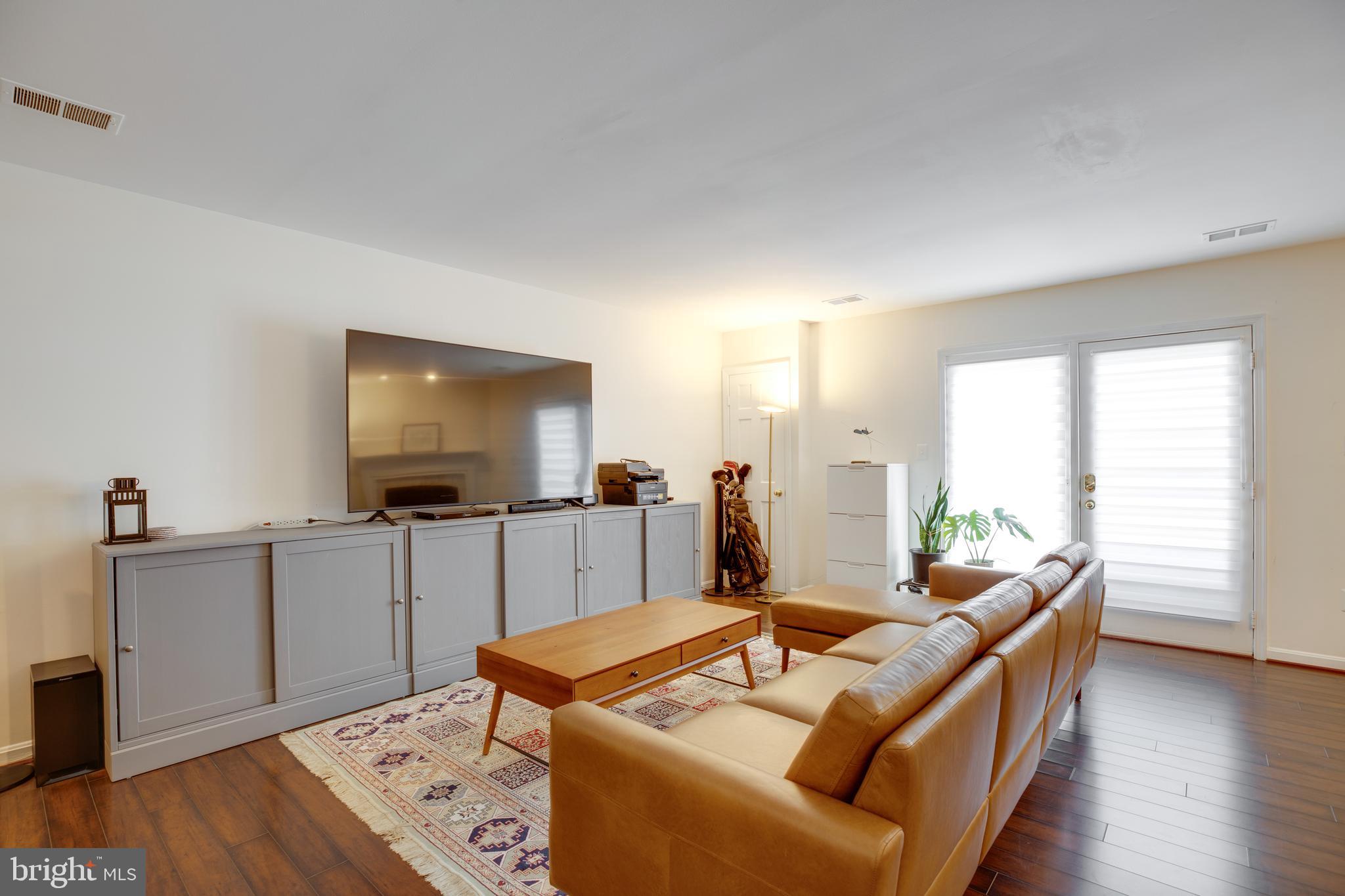 OAKTON VILLAGE - Residential Lease