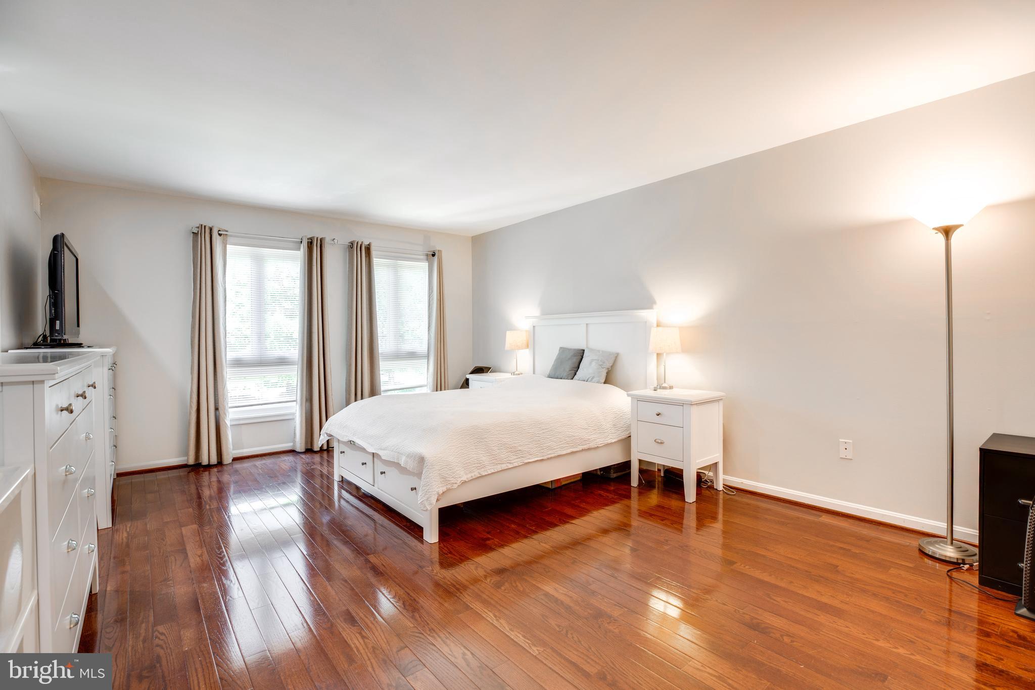 OAKTON VILLAGE - Residential Lease