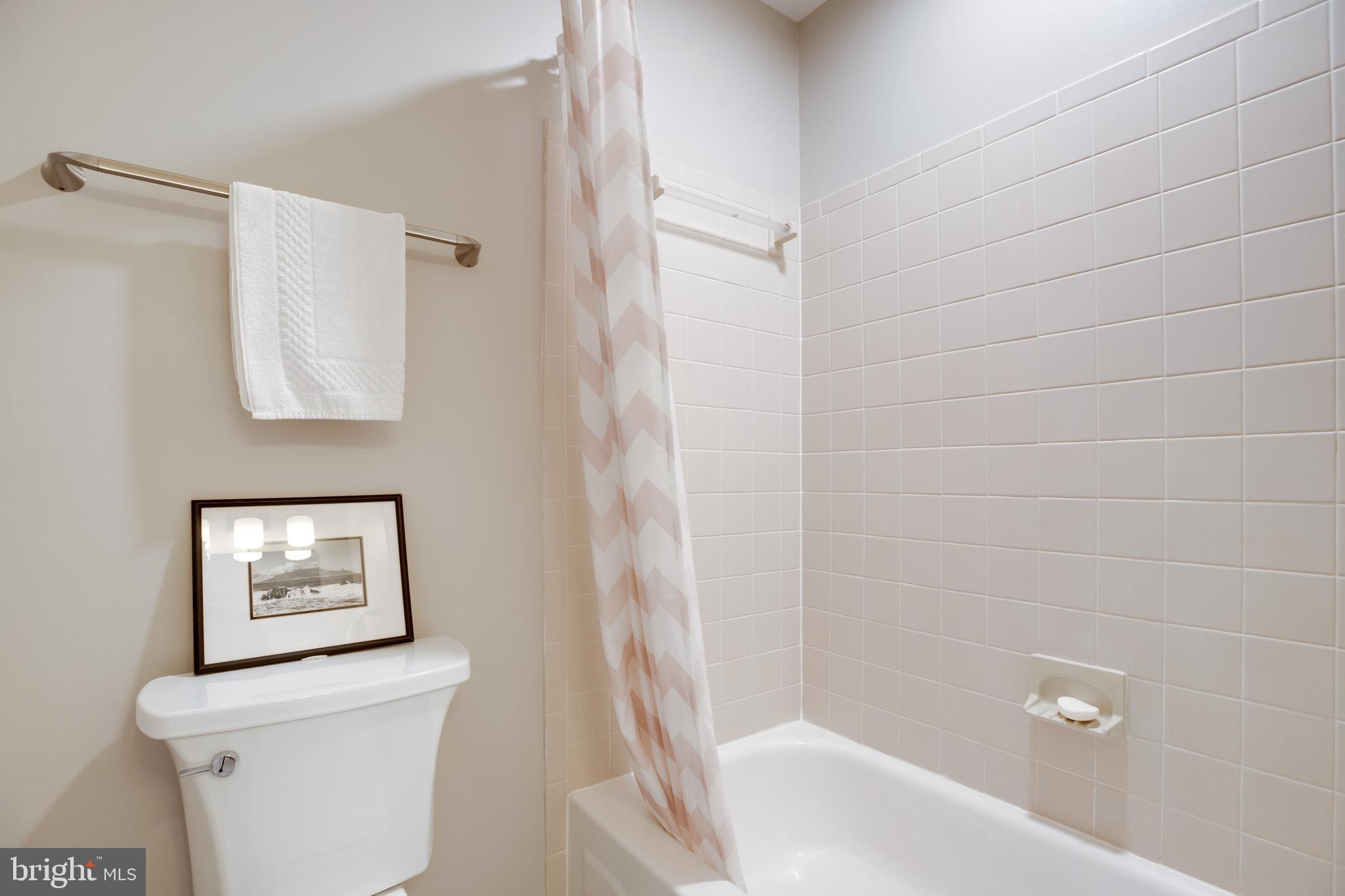 OAKTON VILLAGE - Residential Lease