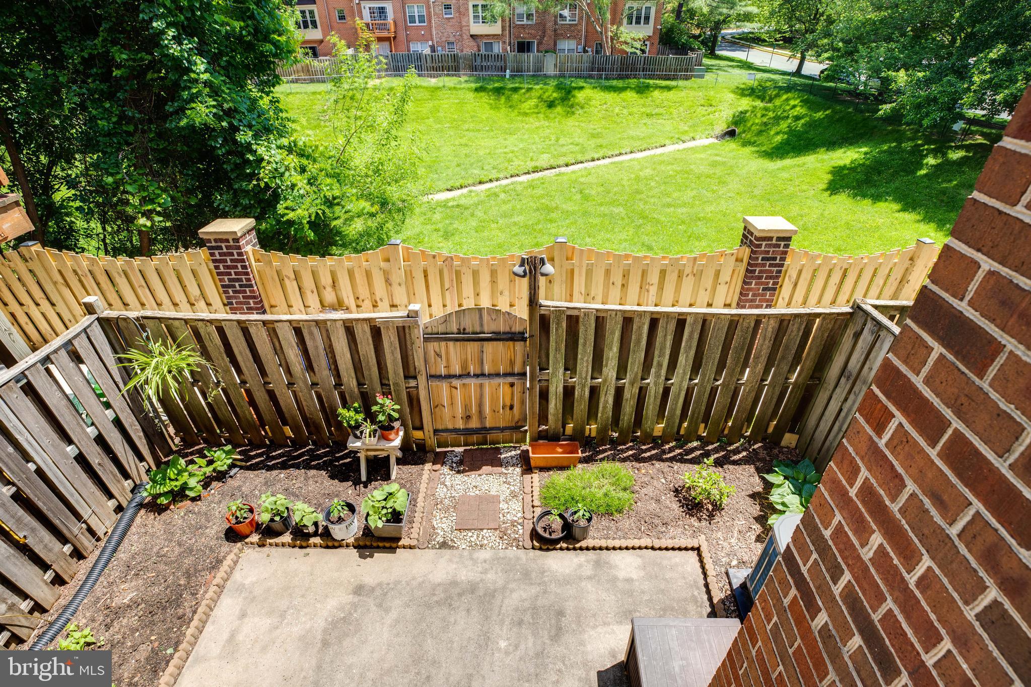 OAKTON VILLAGE - Residential Lease