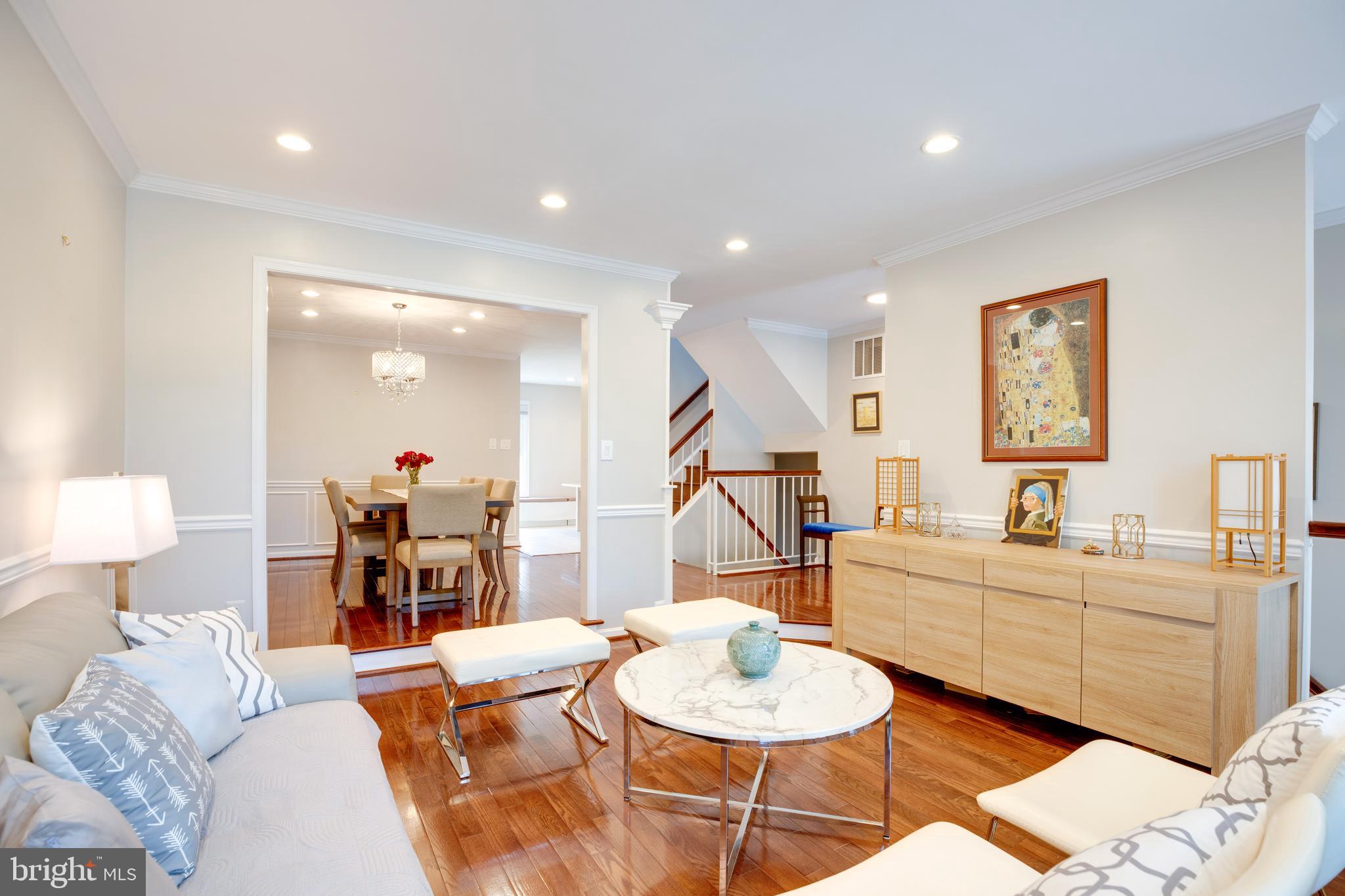 OAKTON VILLAGE - Residential Lease