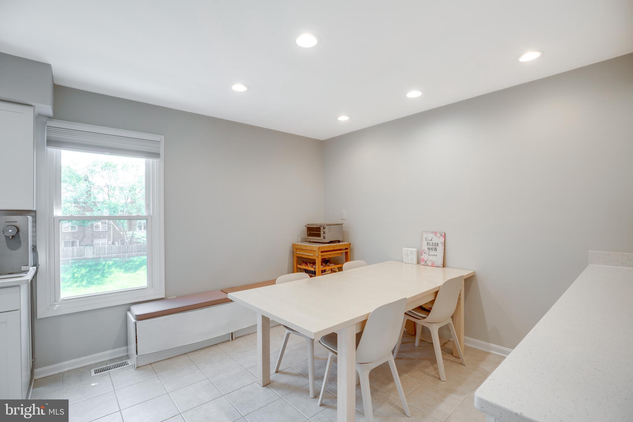 OAKTON VILLAGE - Residential Lease