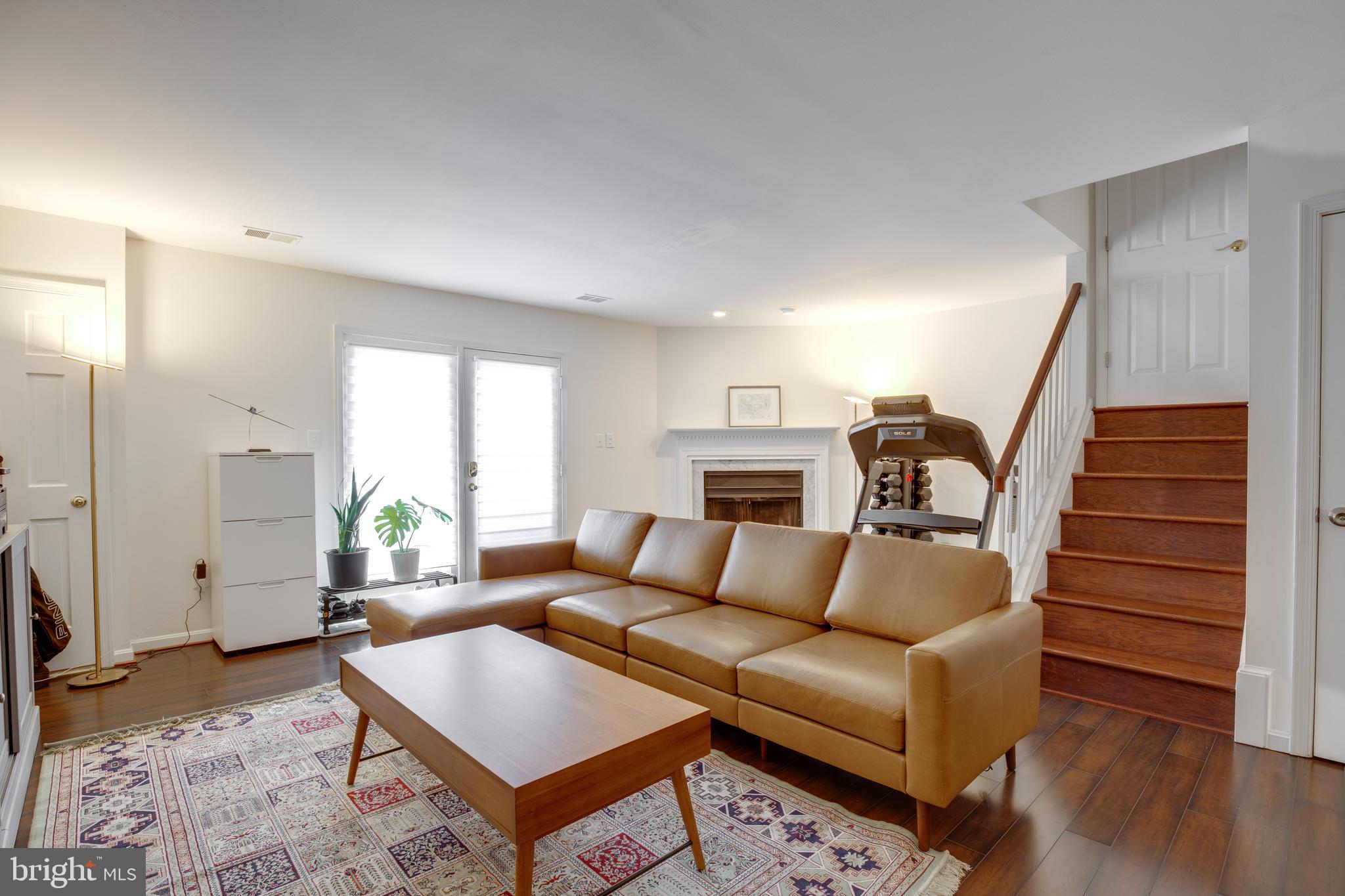 OAKTON VILLAGE - Residential Lease