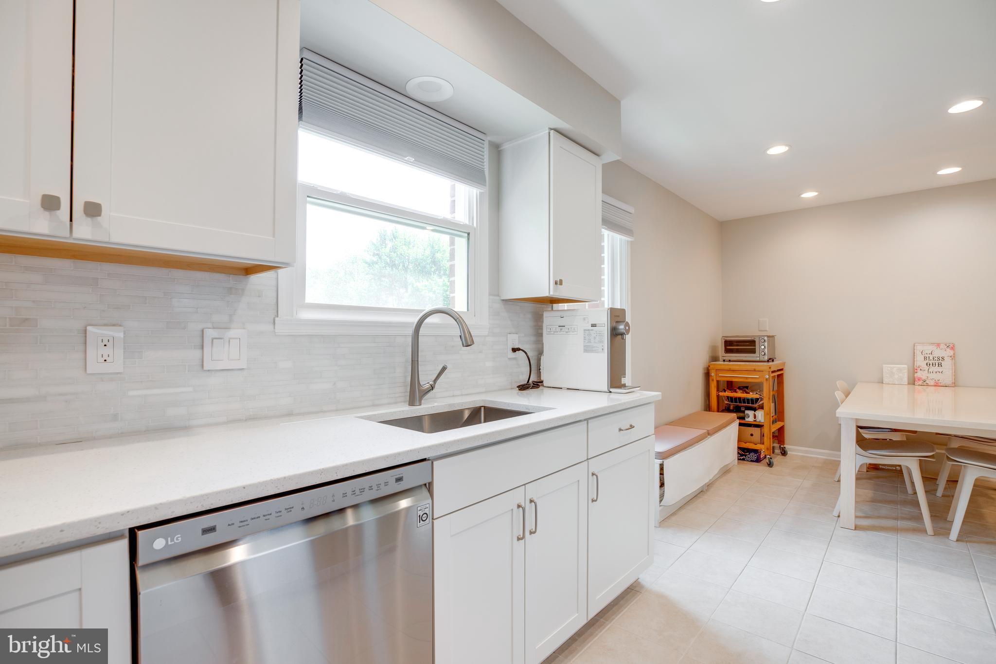 OAKTON VILLAGE - Residential Lease