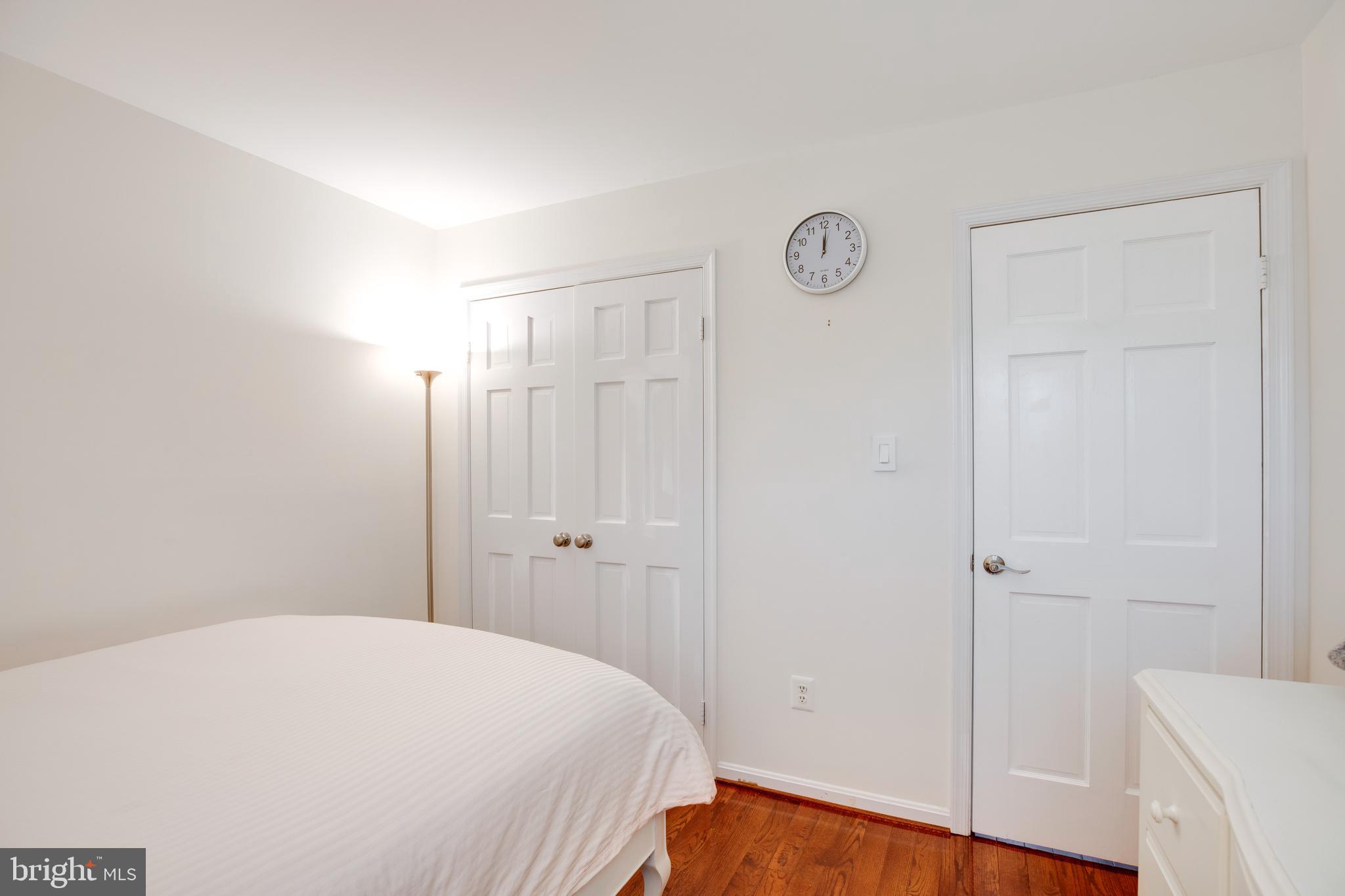 OAKTON VILLAGE - Residential Lease