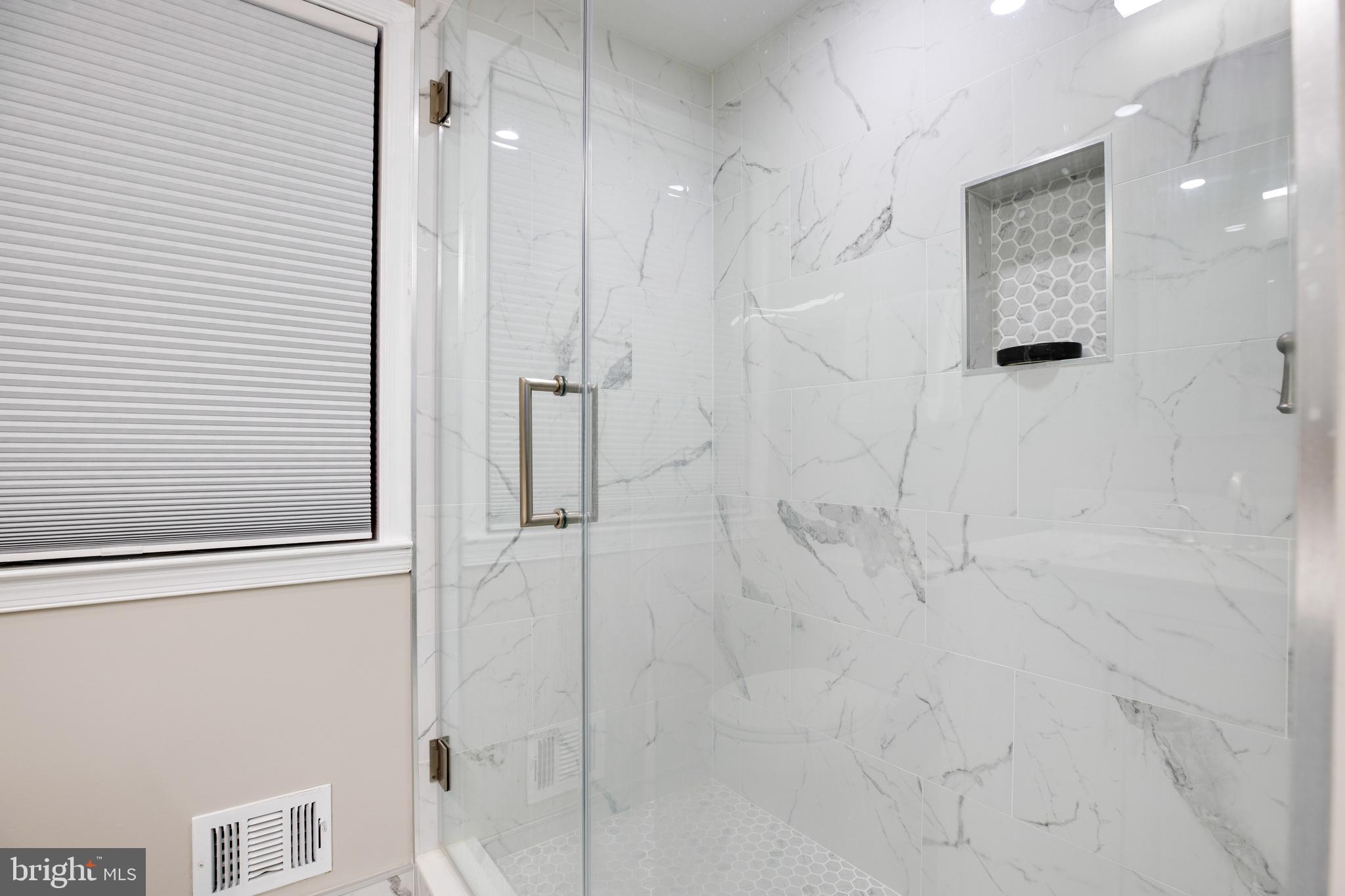 OAKTON VILLAGE - Residential Lease