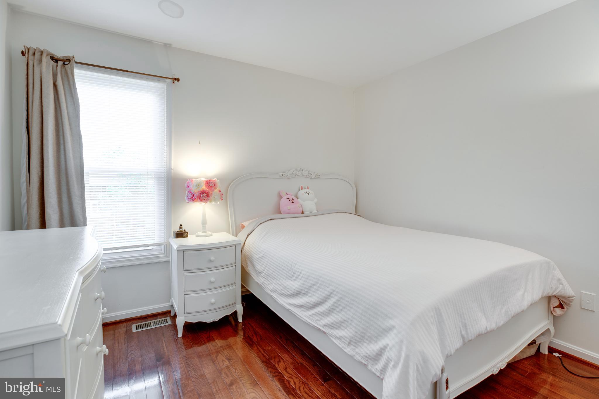 OAKTON VILLAGE - Residential Lease