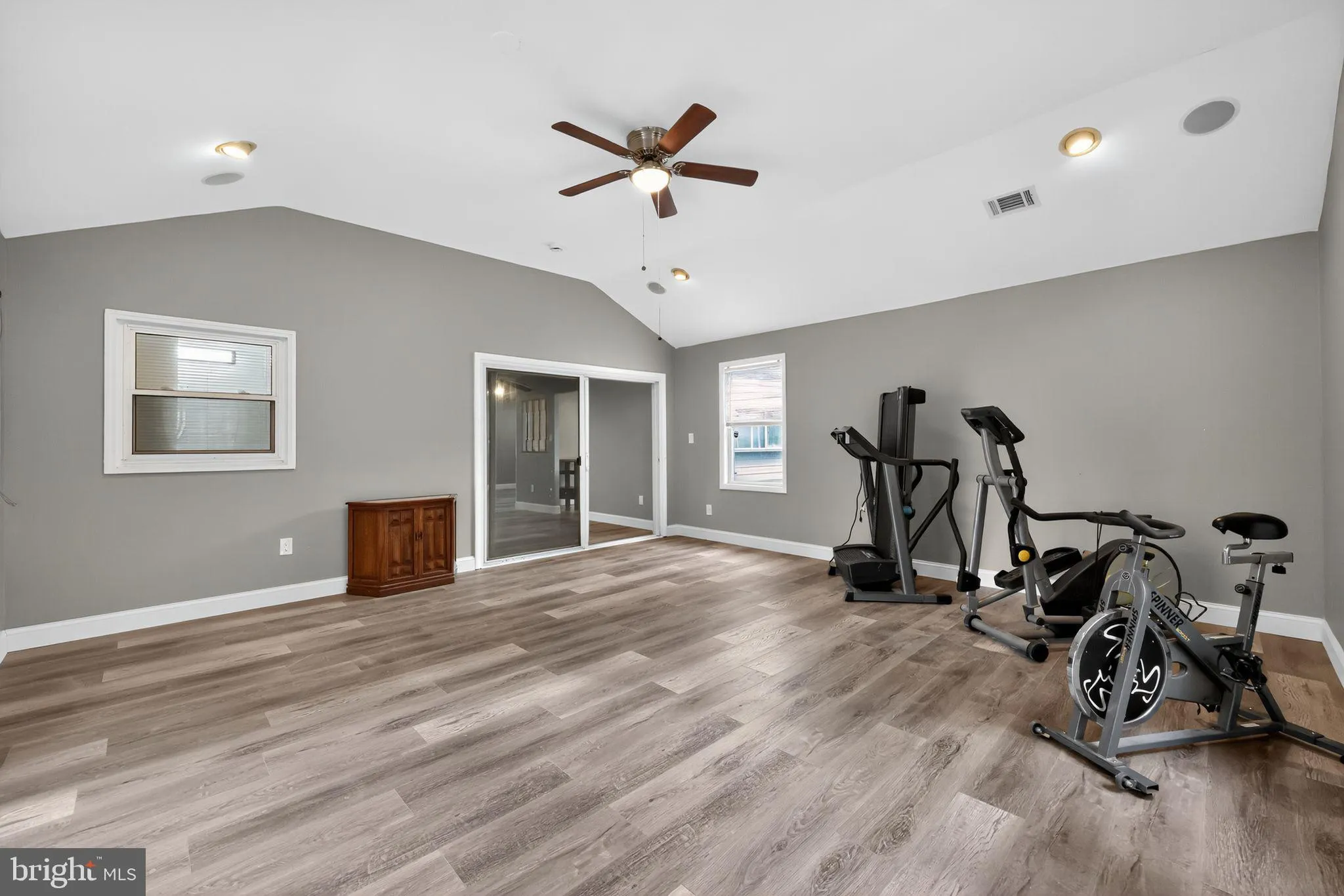 Willingboro, New Jersey 08046, United States, 4 Bedrooms Bedrooms, ,2 BathroomsBathrooms,Residential,Active,233887