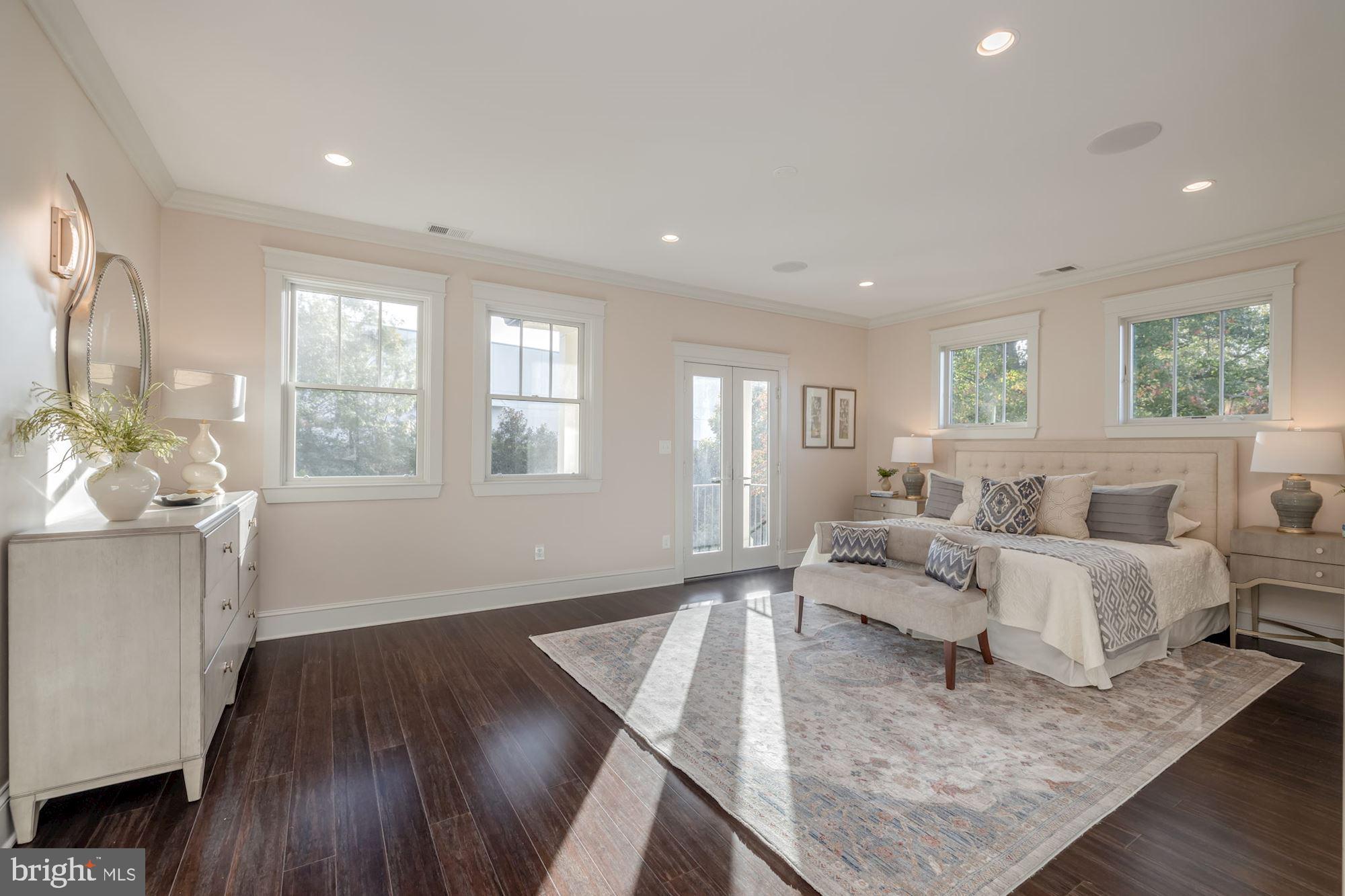 MADISON MANOR - Residential