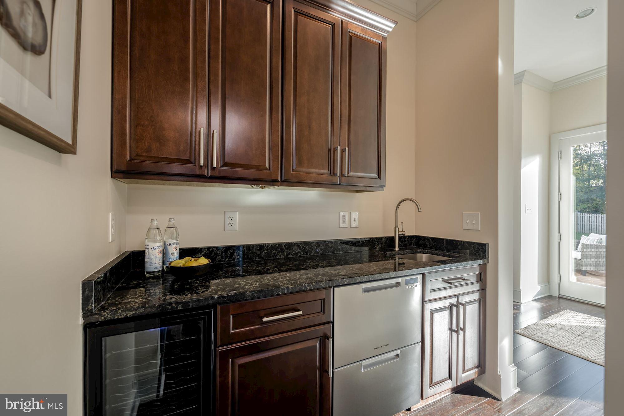 MADISON MANOR - Residential