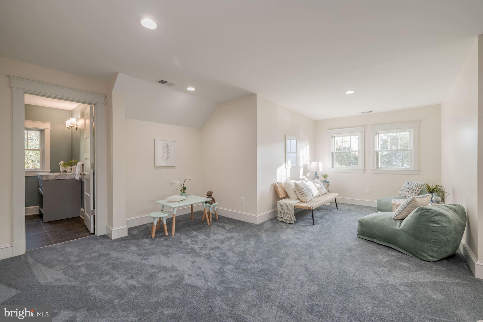 MADISON MANOR - Residential