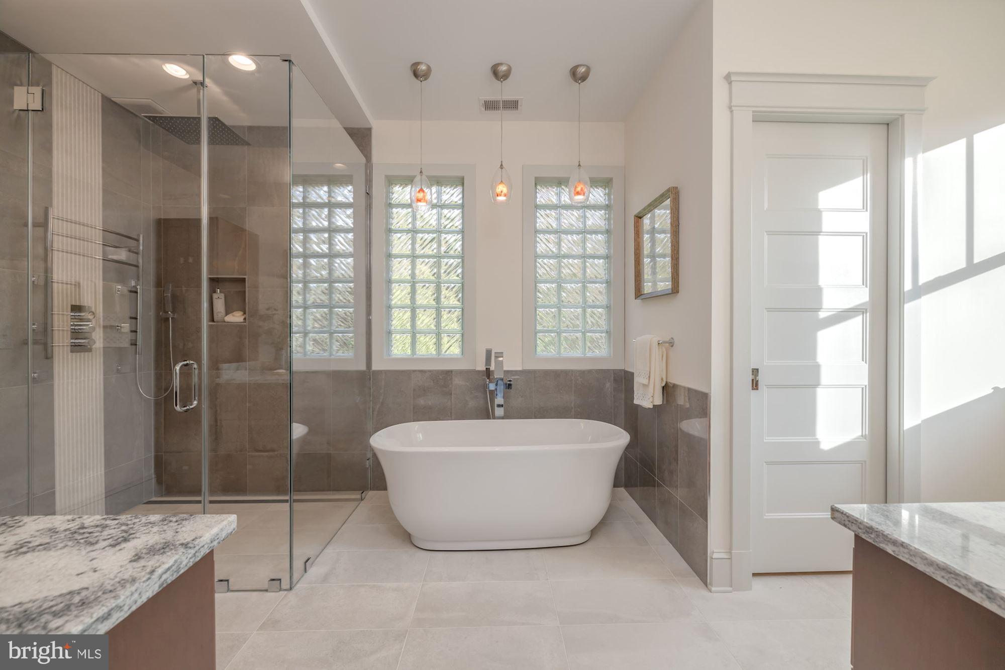 MADISON MANOR - Residential