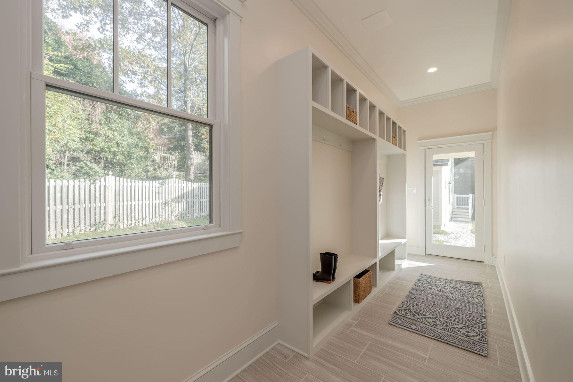 MADISON MANOR - Residential