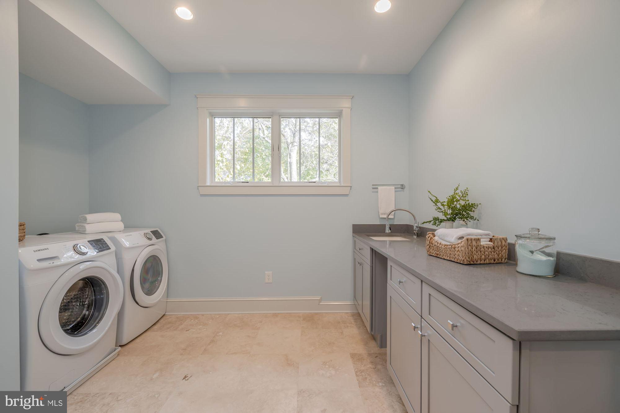 MADISON MANOR - Residential