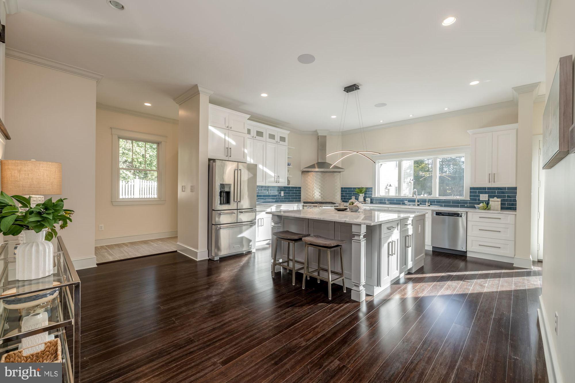 MADISON MANOR - Residential