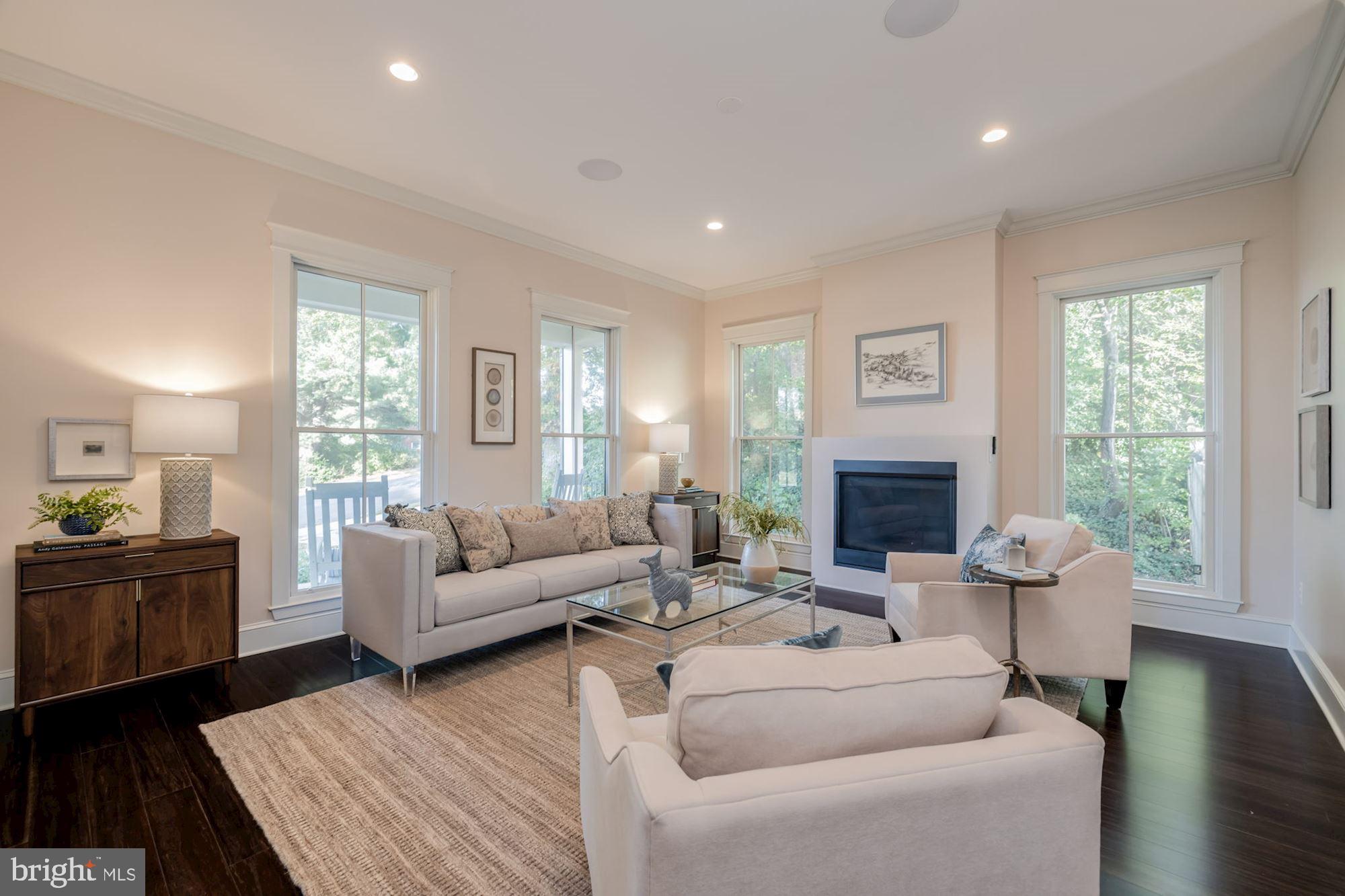 MADISON MANOR - Residential