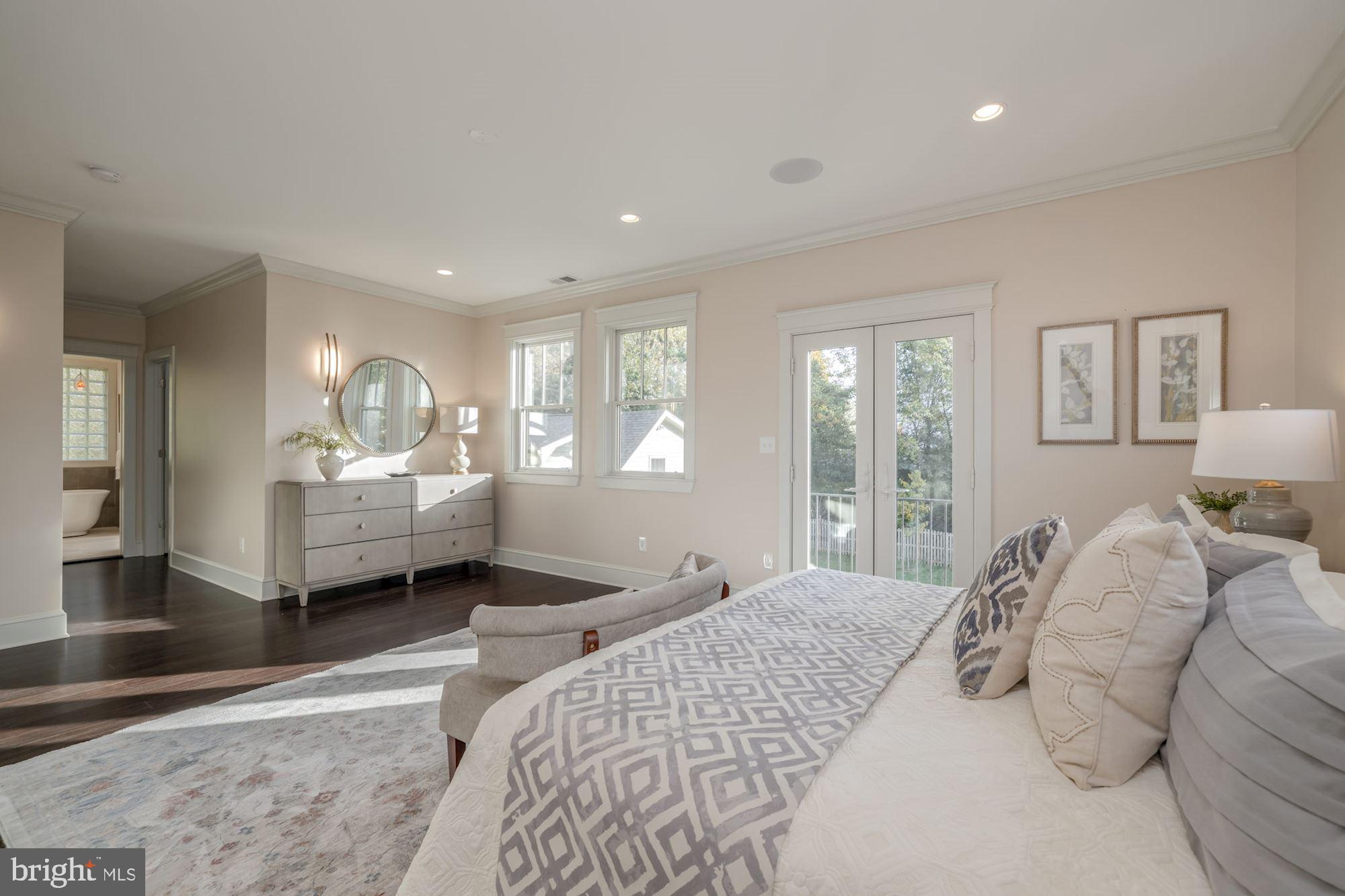 MADISON MANOR - Residential