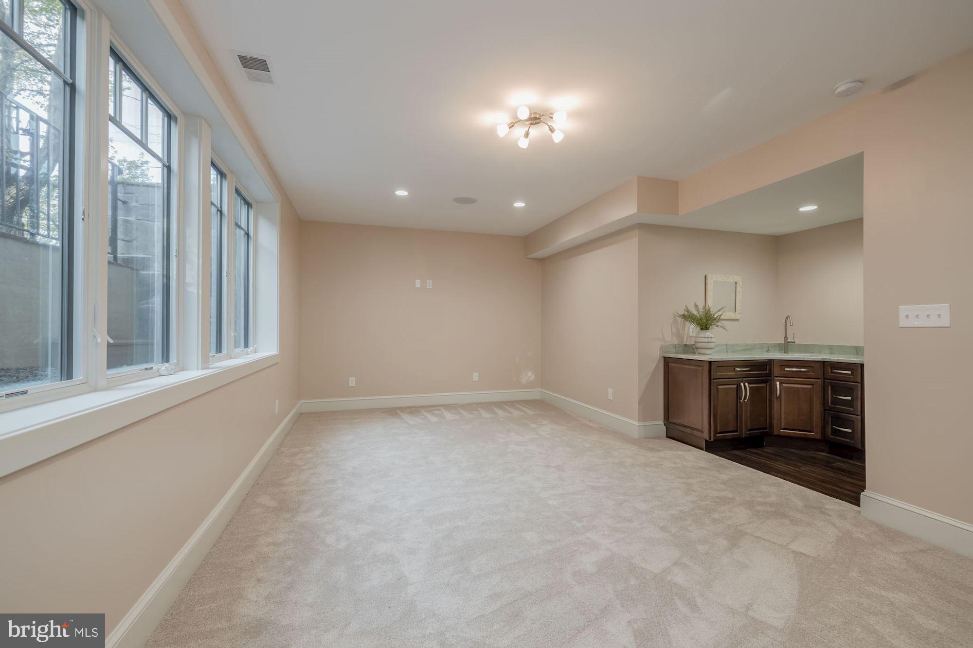 MADISON MANOR - Residential