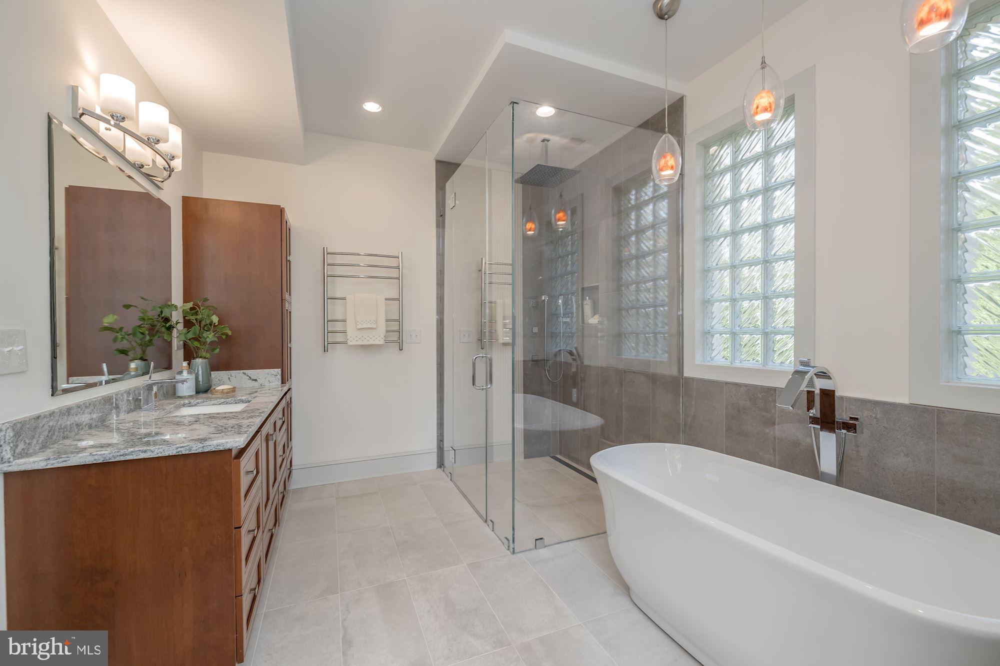 MADISON MANOR - Residential