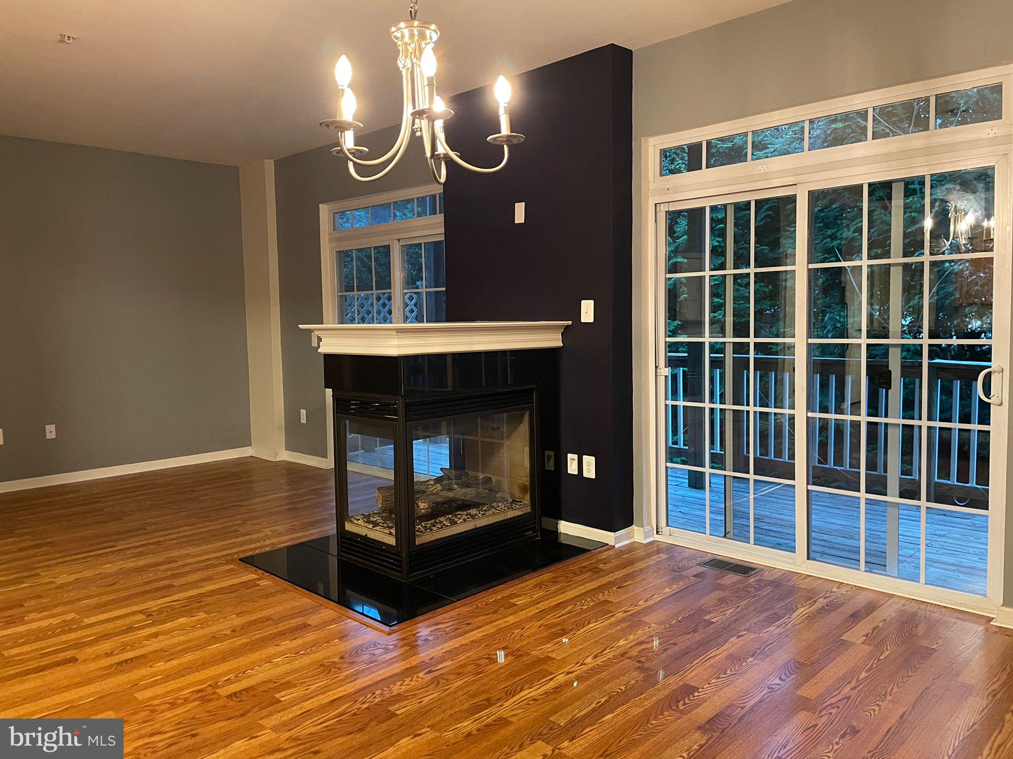 THE COMMONS ON WILLIAM SQUARE - Residential