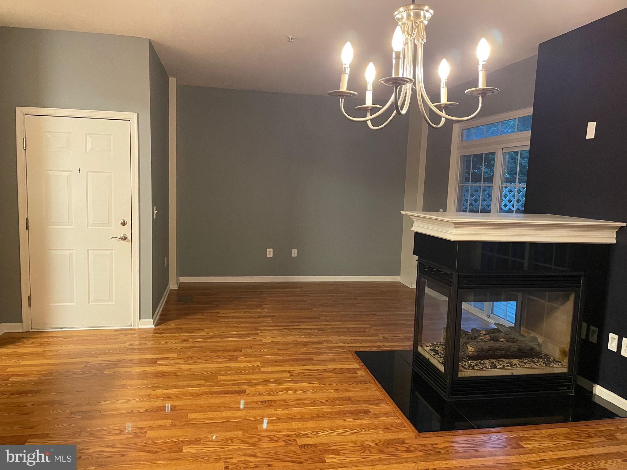 THE COMMONS ON WILLIAM SQUARE - Residential