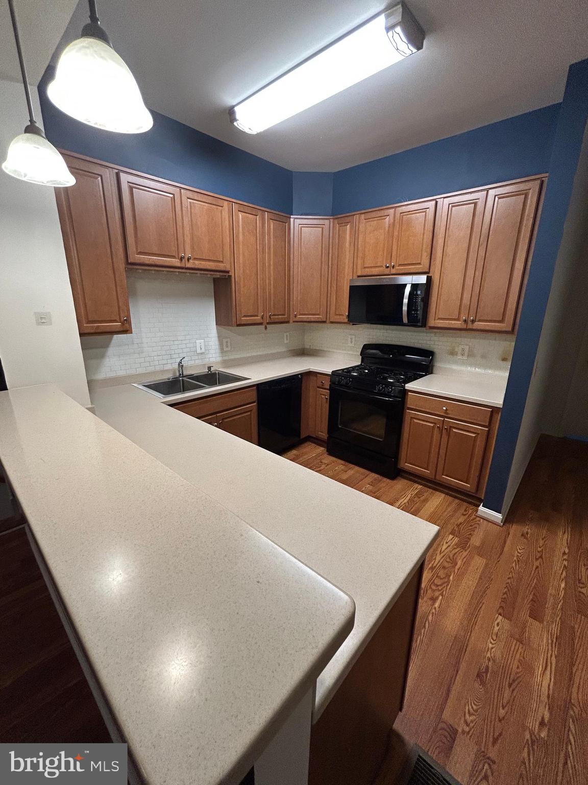 THE COMMONS ON WILLIAM SQUARE - Residential