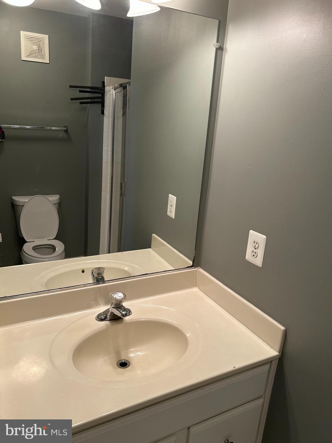 THE COMMONS ON WILLIAM SQUARE - Residential