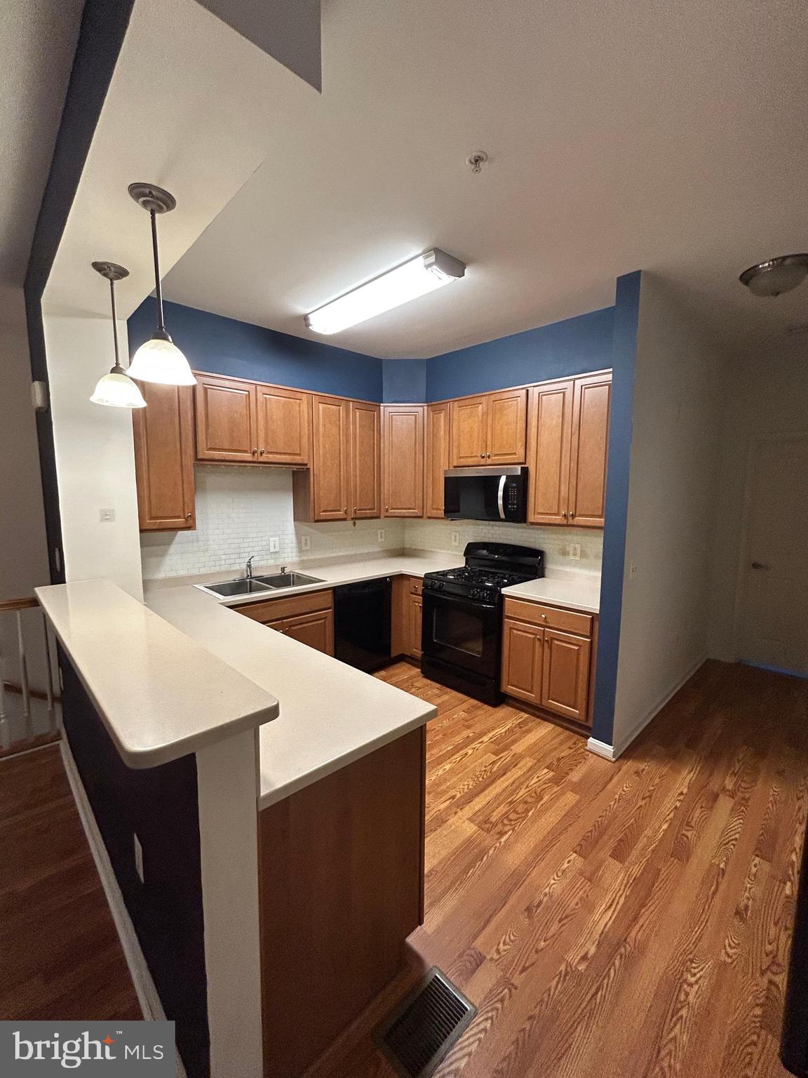 THE COMMONS ON WILLIAM SQUARE - Residential