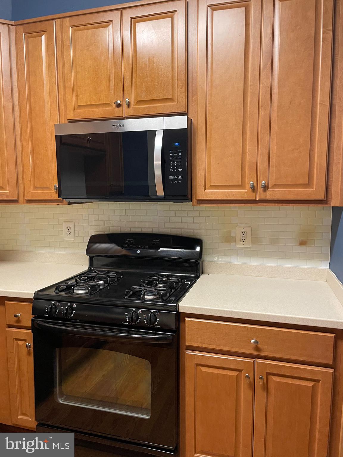 THE COMMONS ON WILLIAM SQUARE - Residential