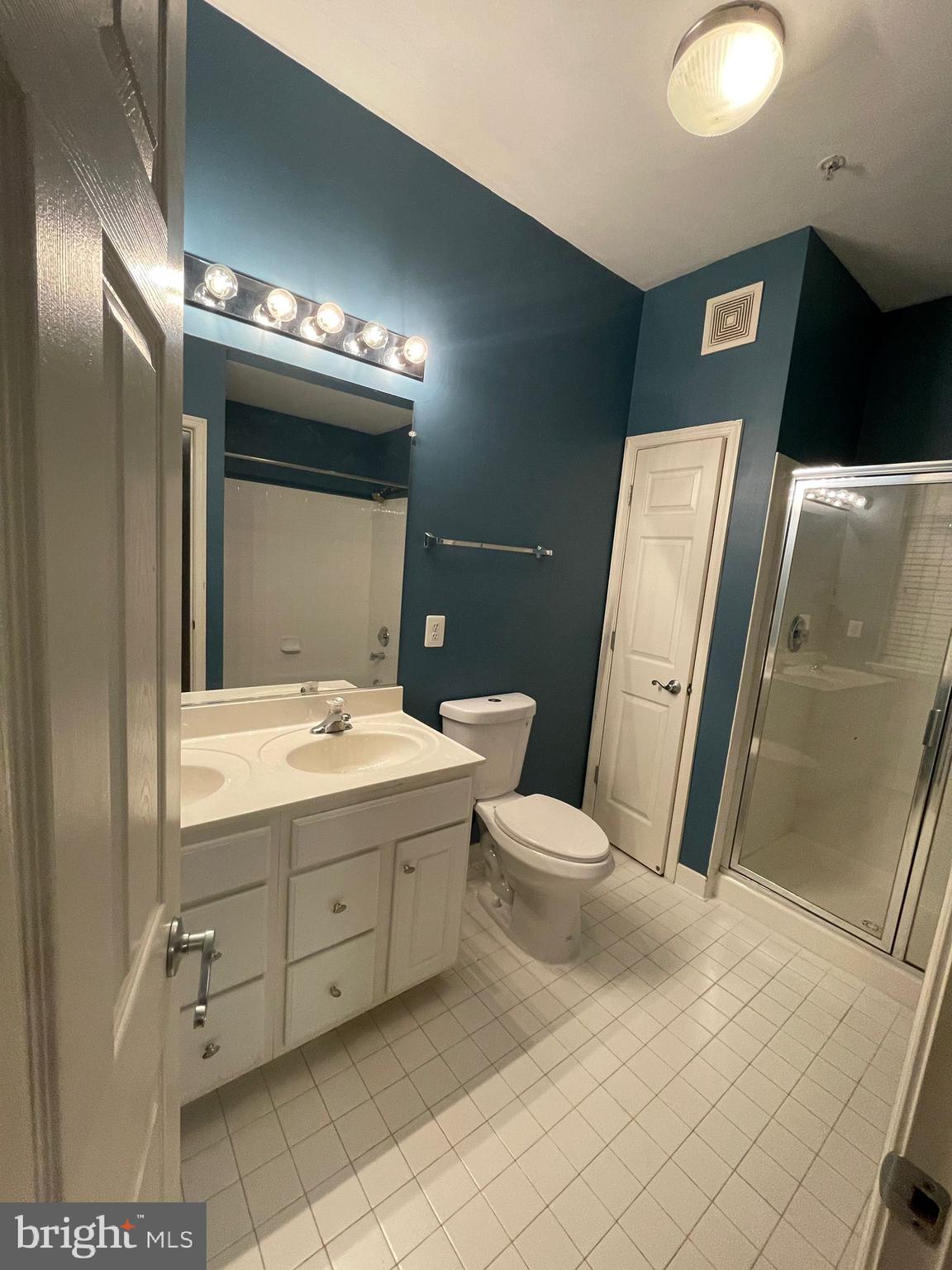 THE COMMONS ON WILLIAM SQUARE - Residential