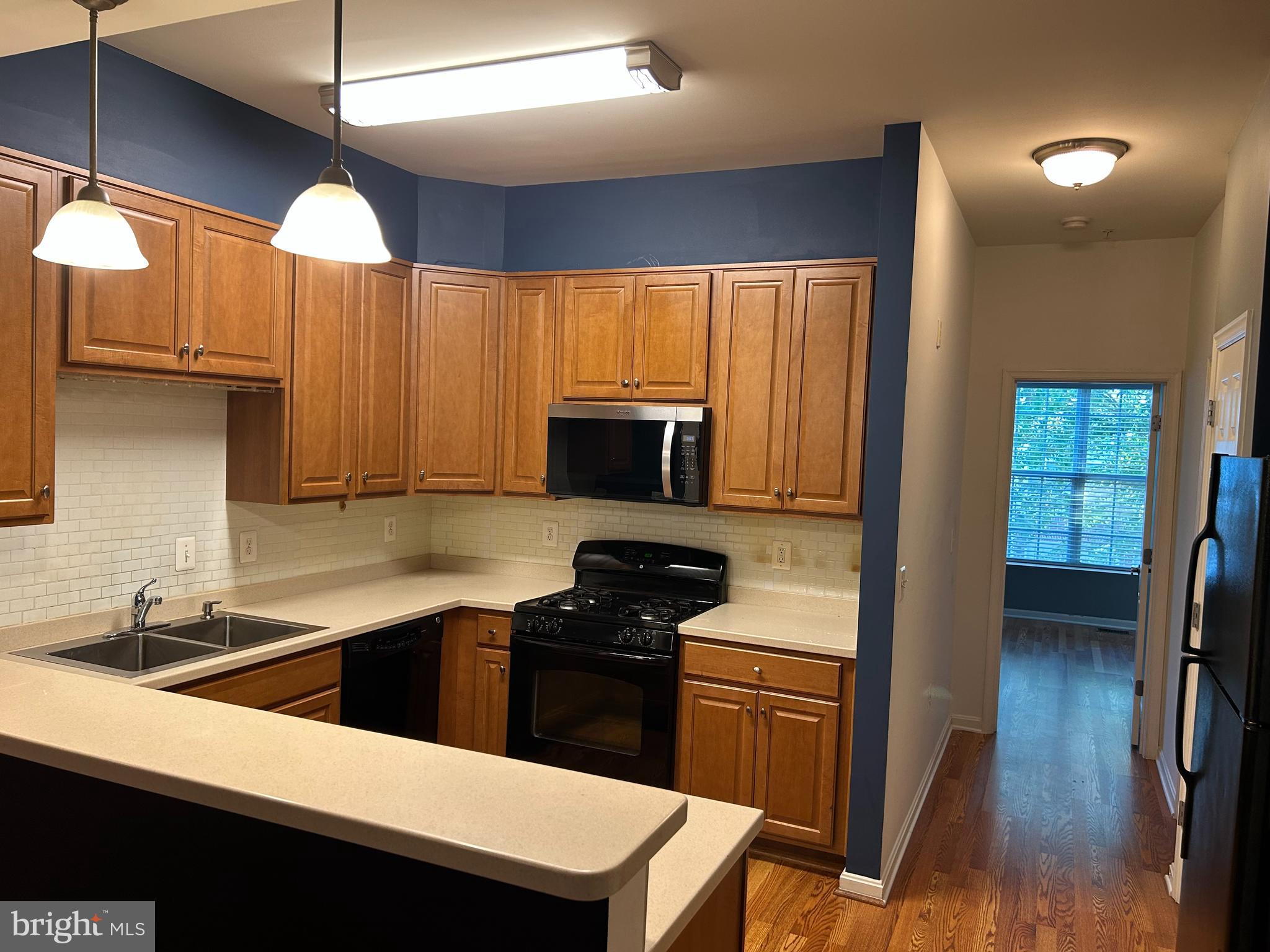 THE COMMONS ON WILLIAM SQUARE - Residential